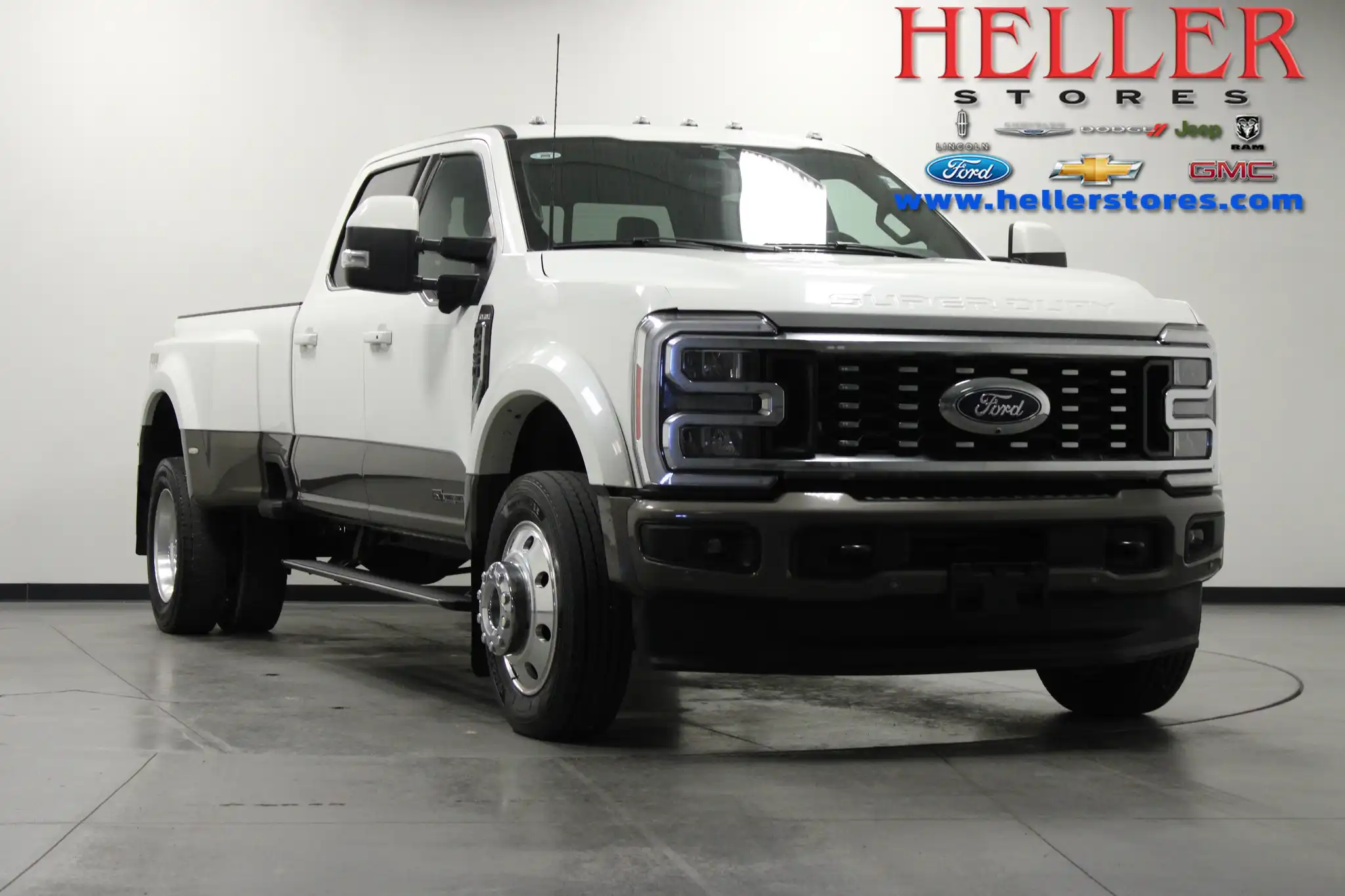 2023 Ford F-450 King Ranch 4WD Crew Cab DRW 8' Box's photo