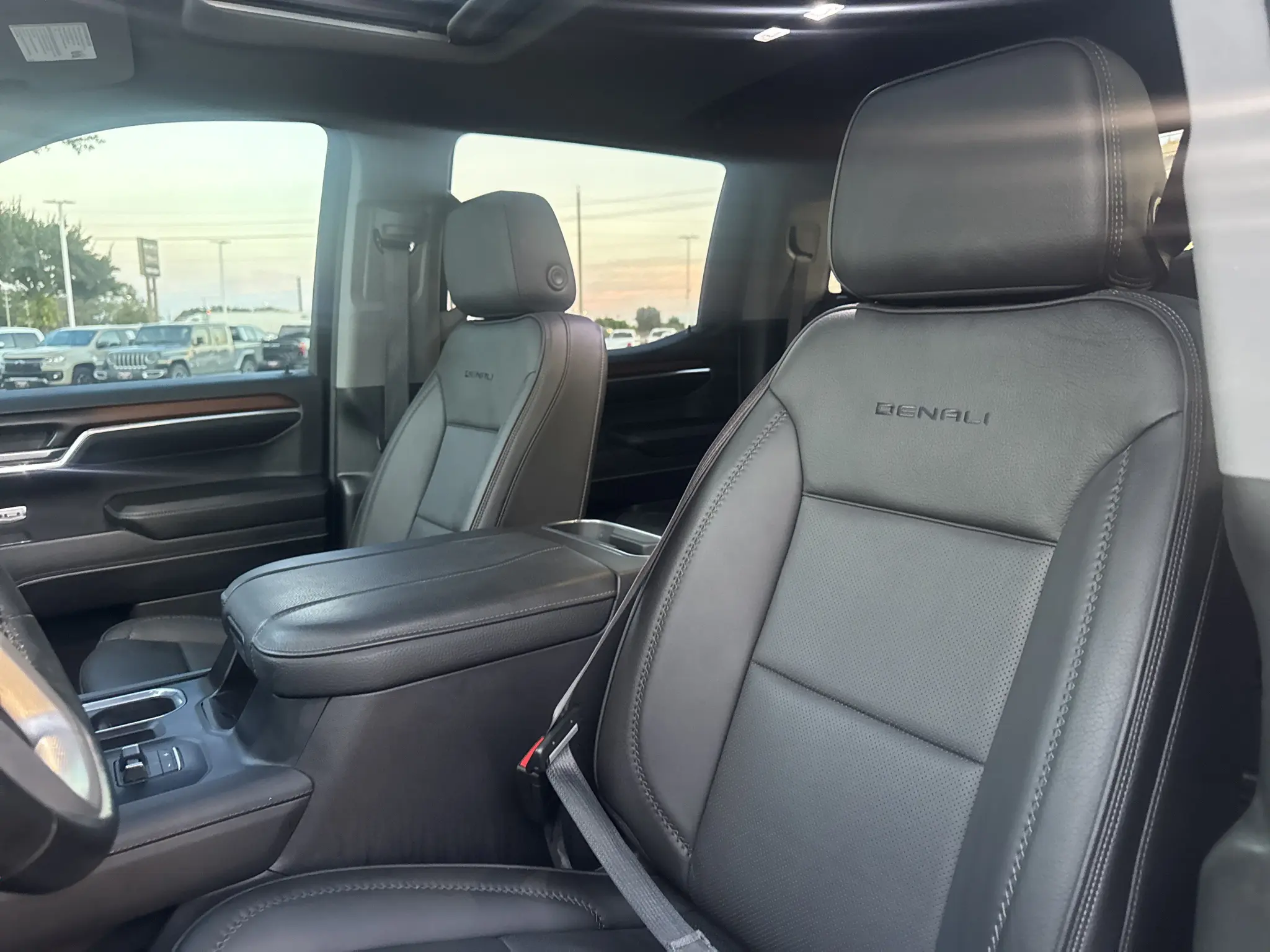 2024 GMC Sierra Denali 2WD Crew Cab Short Box photo 5