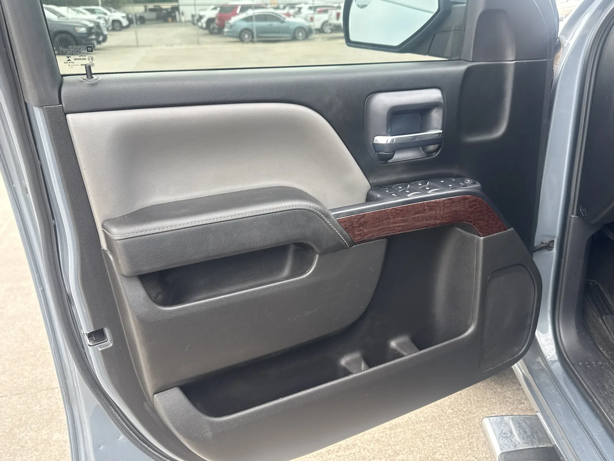 2016 GMC Sierra SLE 2WD Crew Cab Short Box photo 3