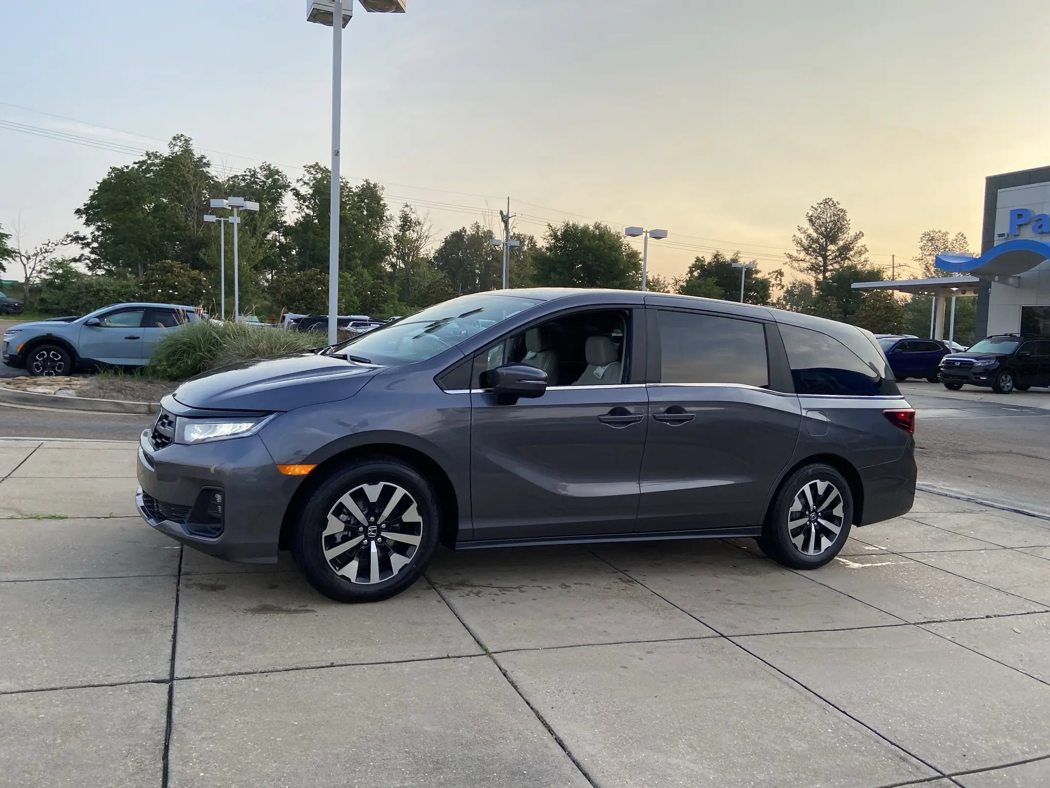 2027 Honda Odyssey EX-L photo 5