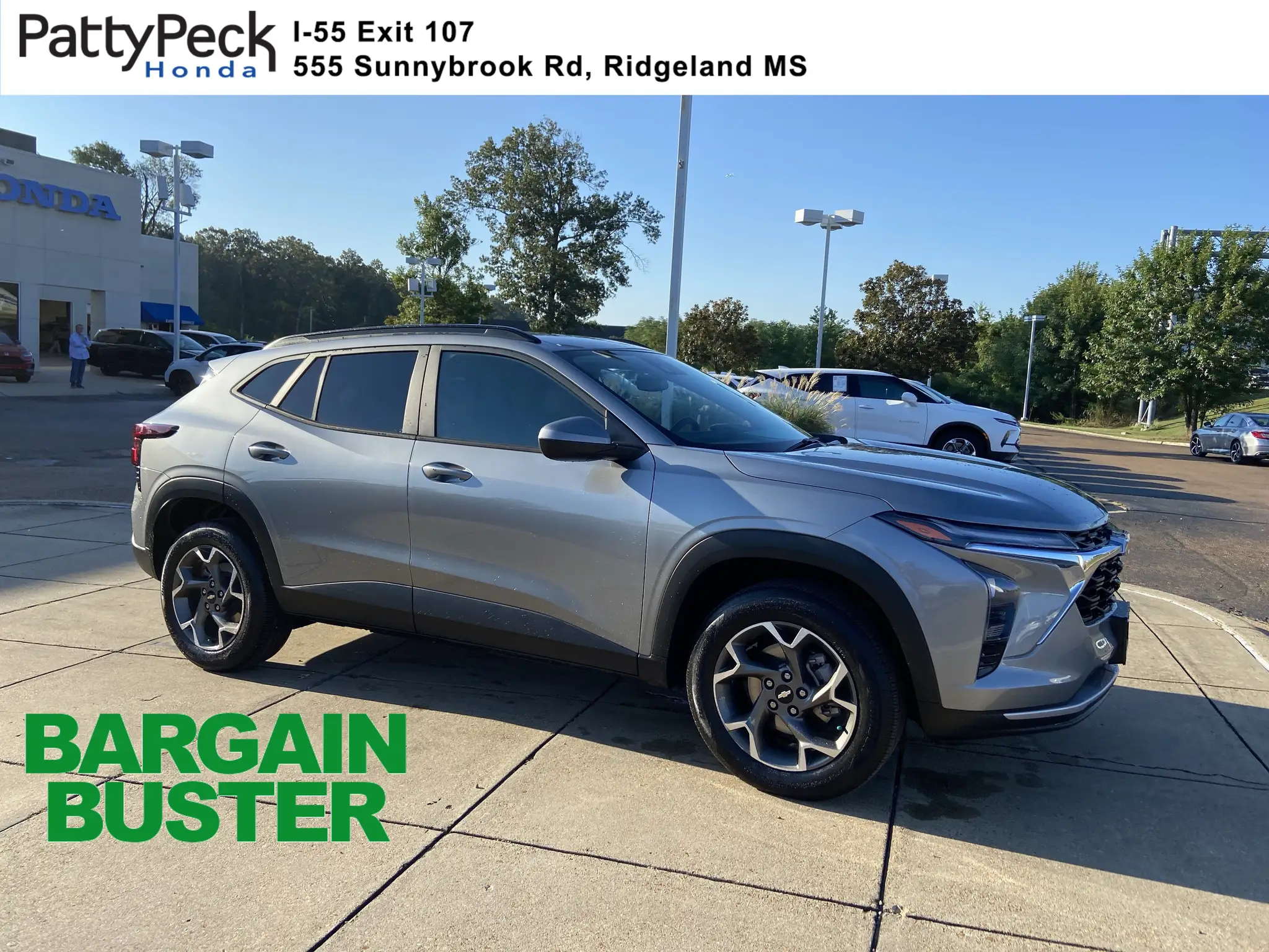 2024 Chevrolet Trax LT photo 1