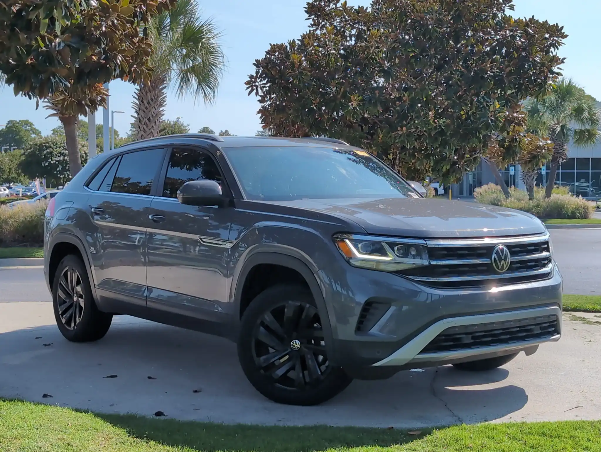 2022 Volkswagen Atlas Cross Sport 2.0T SE with Tech's photo
