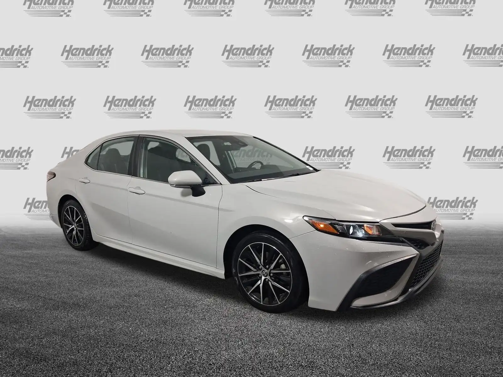 2024 Toyota Camry SE's photo