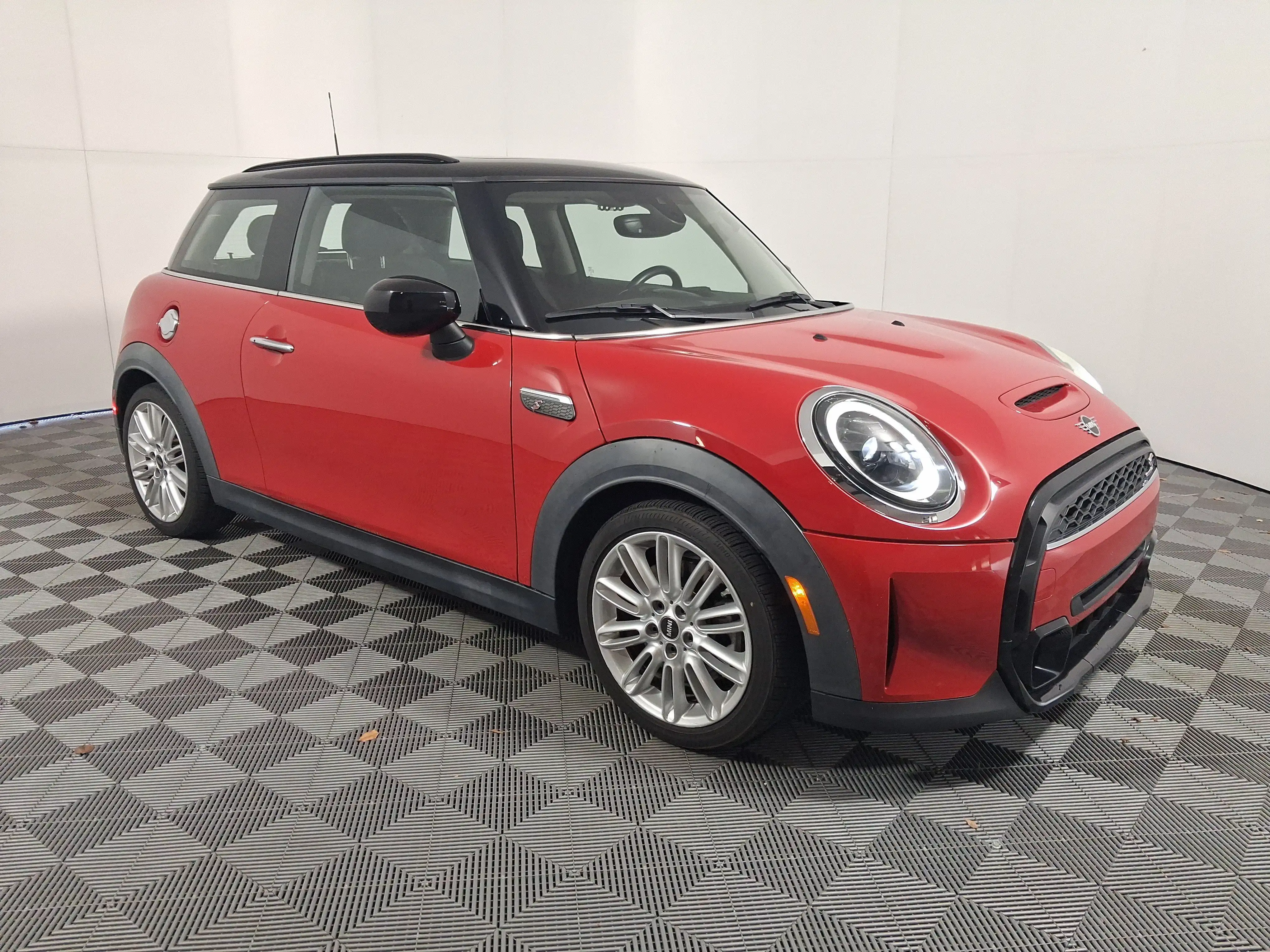 2022 MINI Hardtop Cooper S's photo