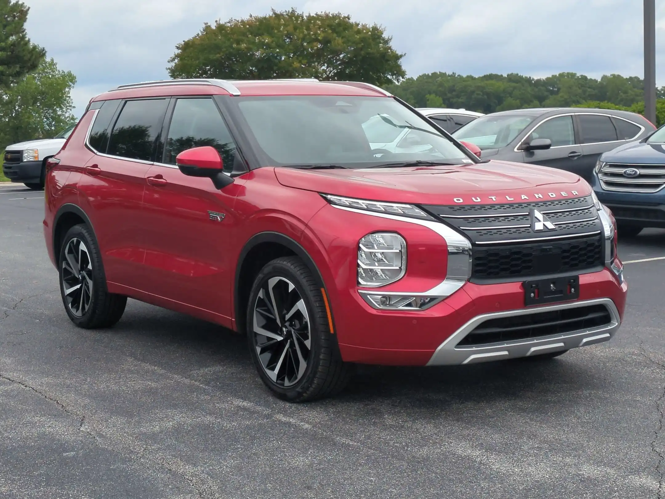 2023 Mitsubishi Outlander Plug-in Hybrid SEL S-AWC's photo