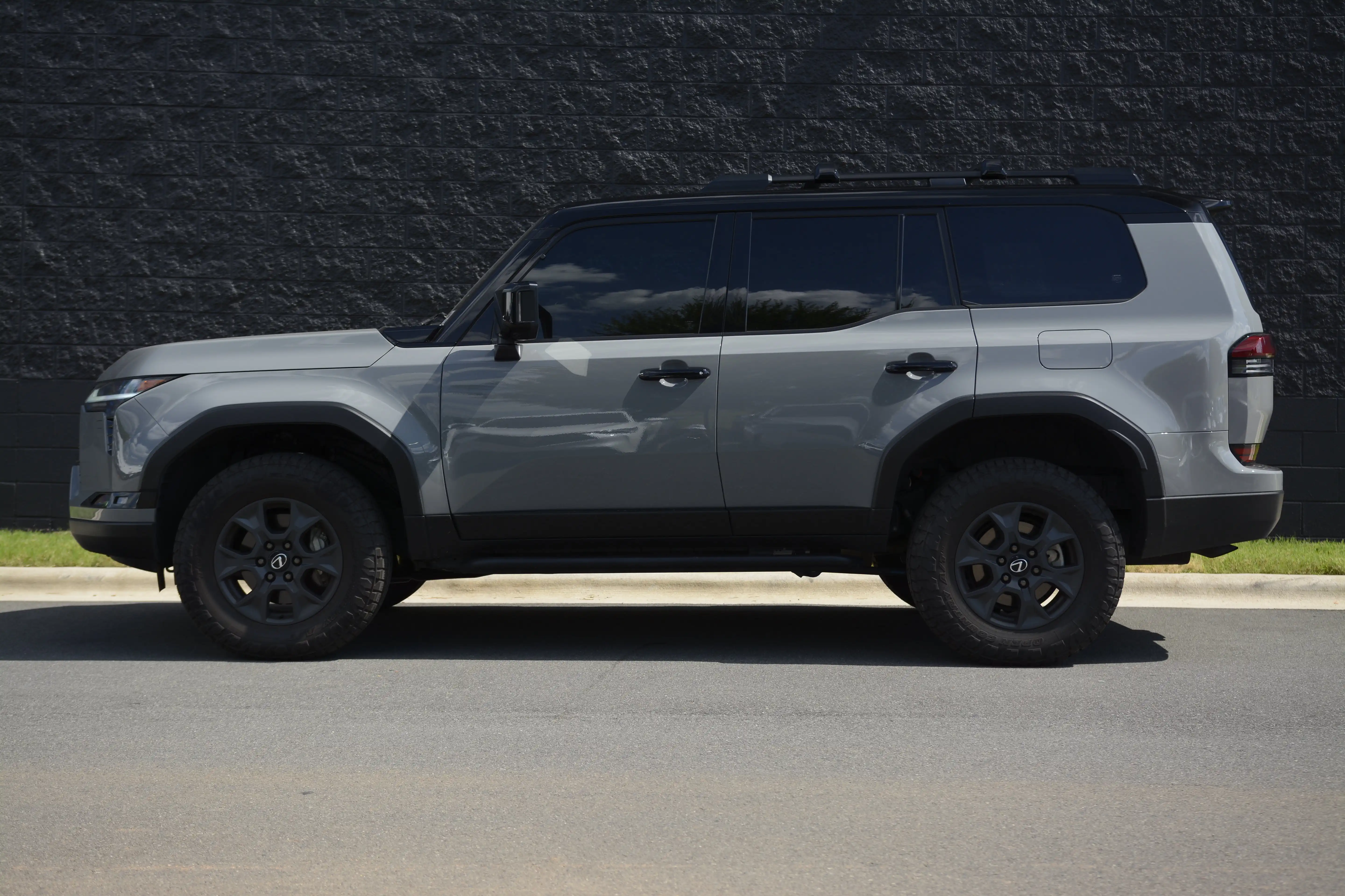 2025 Lexus GX 460 550 Overtrail+'s photo