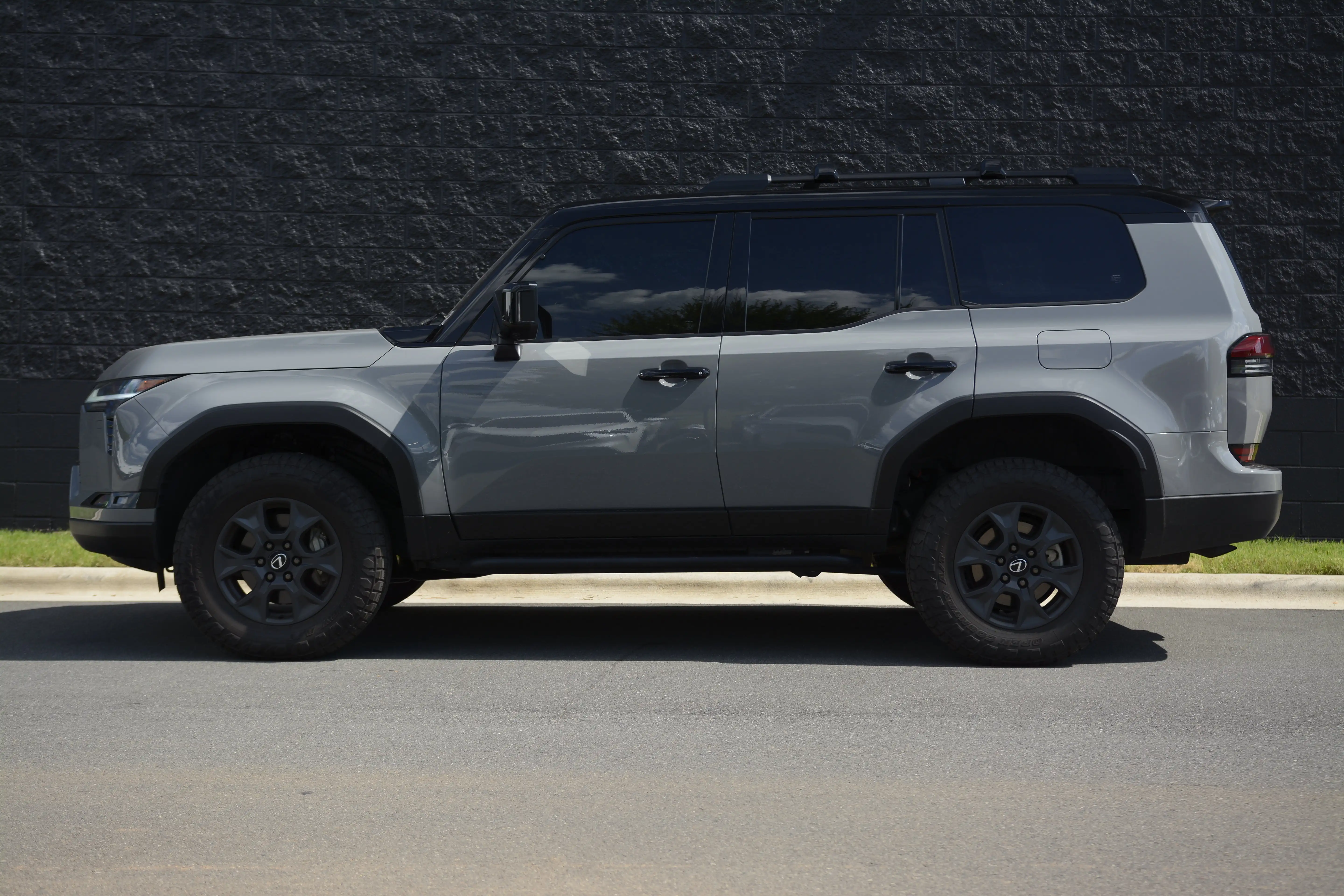2025 Lexus GX 460 550 Overtrail+'s photo