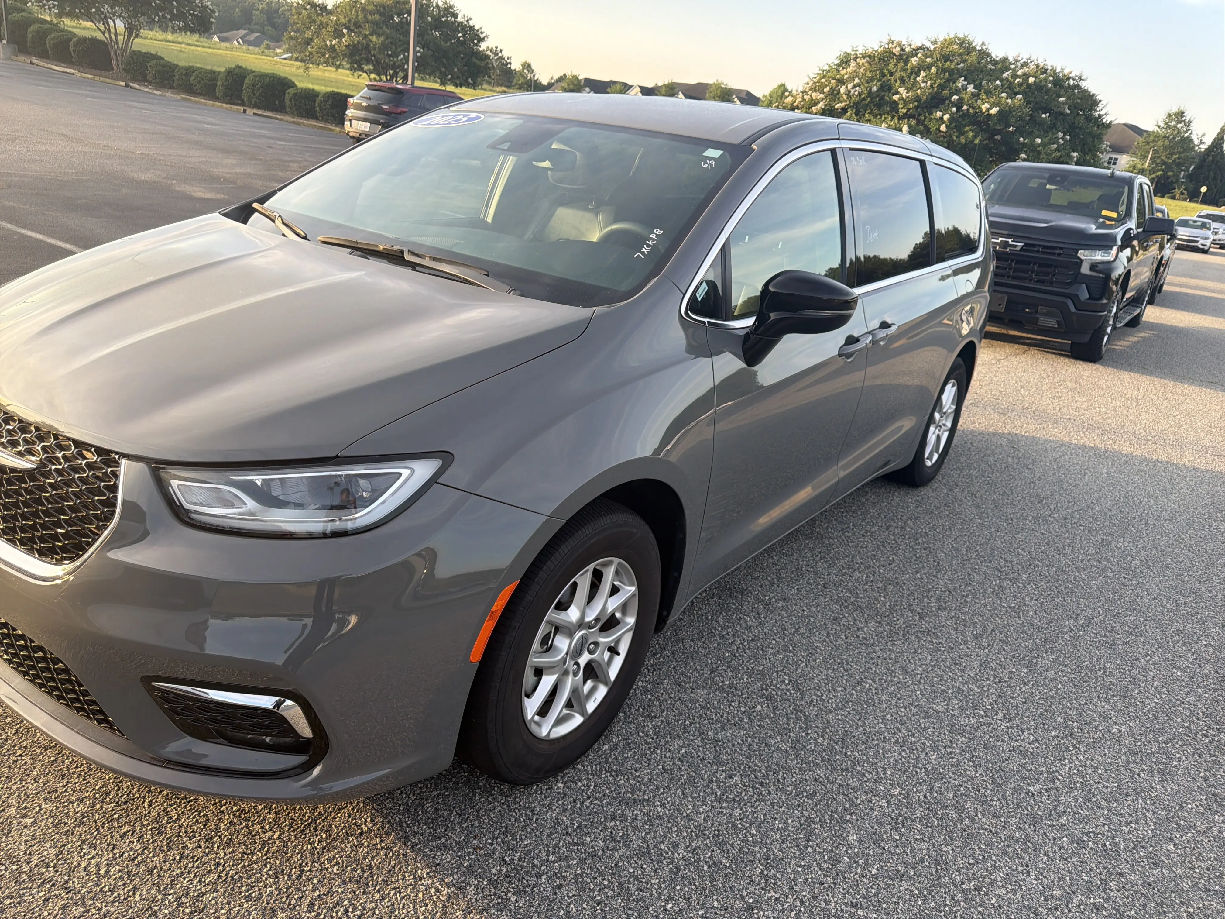 2025 Chrysler Pacifica Select photo 4
