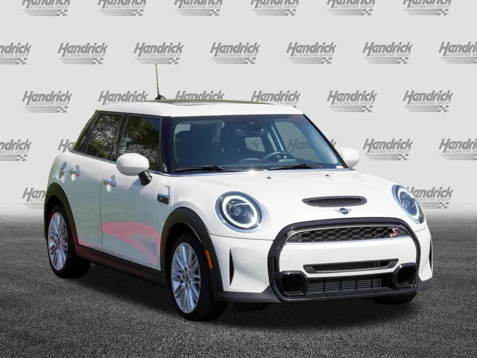 2024 MINI Hardtop Cooper S's photo