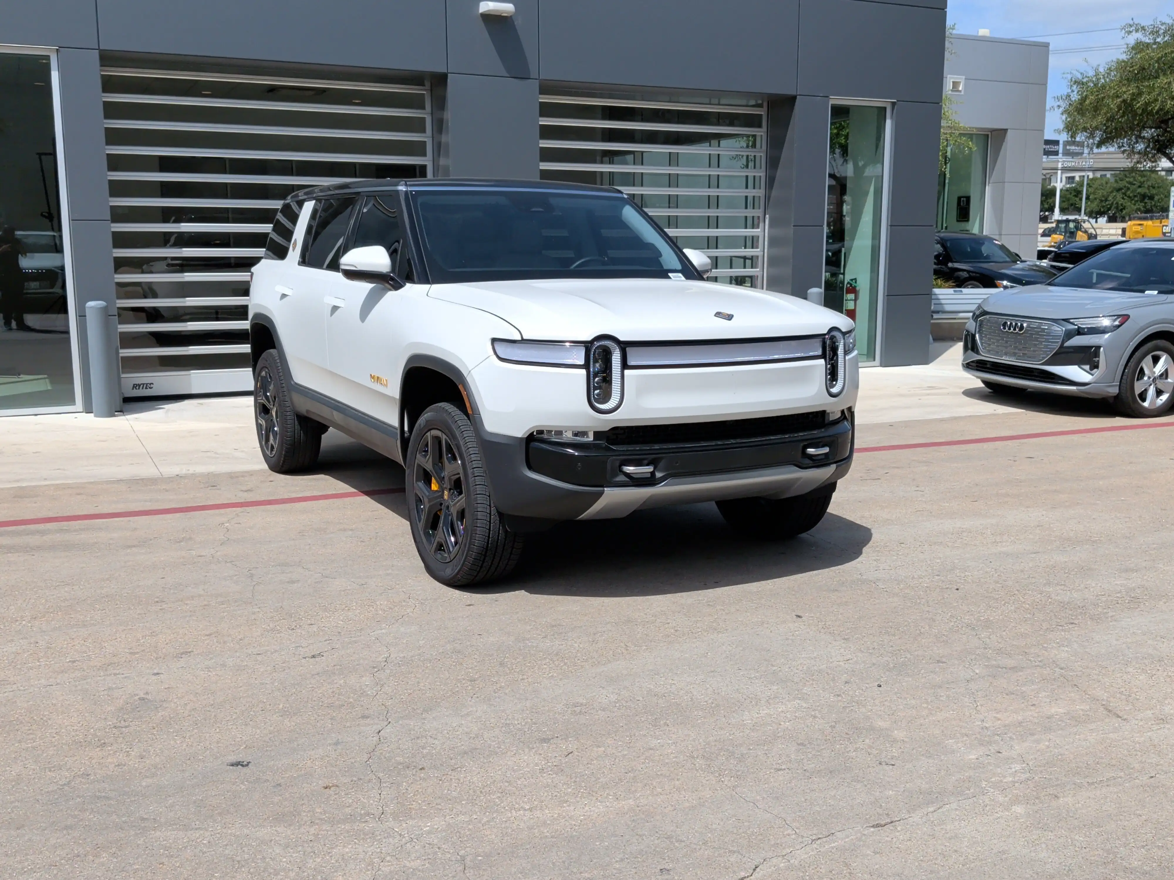 2024 Rivian R1S Adventure Quad-Motor Large Pack's photo