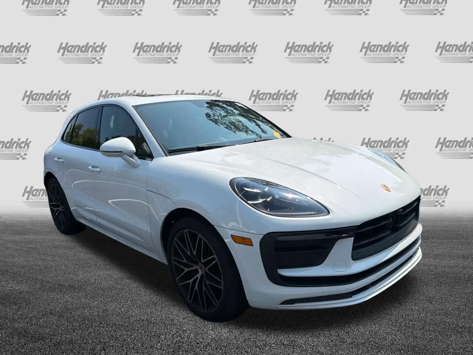 2023 Porsche Macan Base's photo