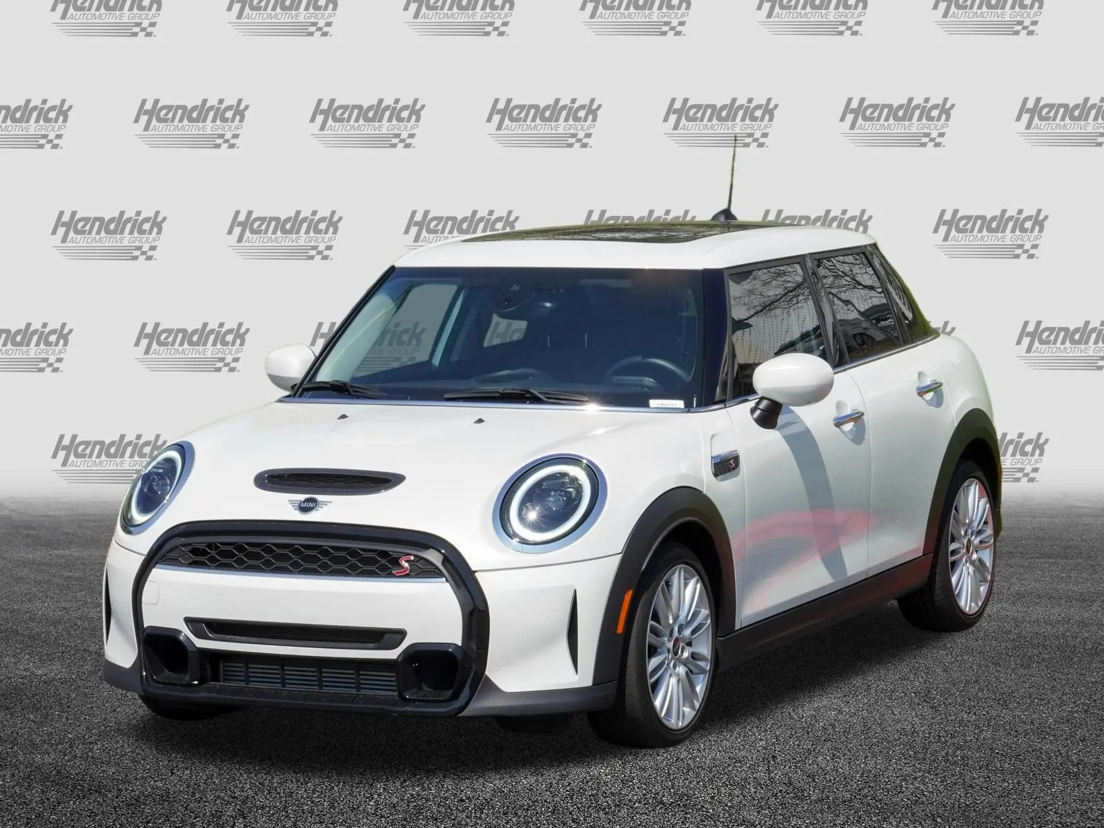 2024 MINI Hardtop Cooper S photo 4