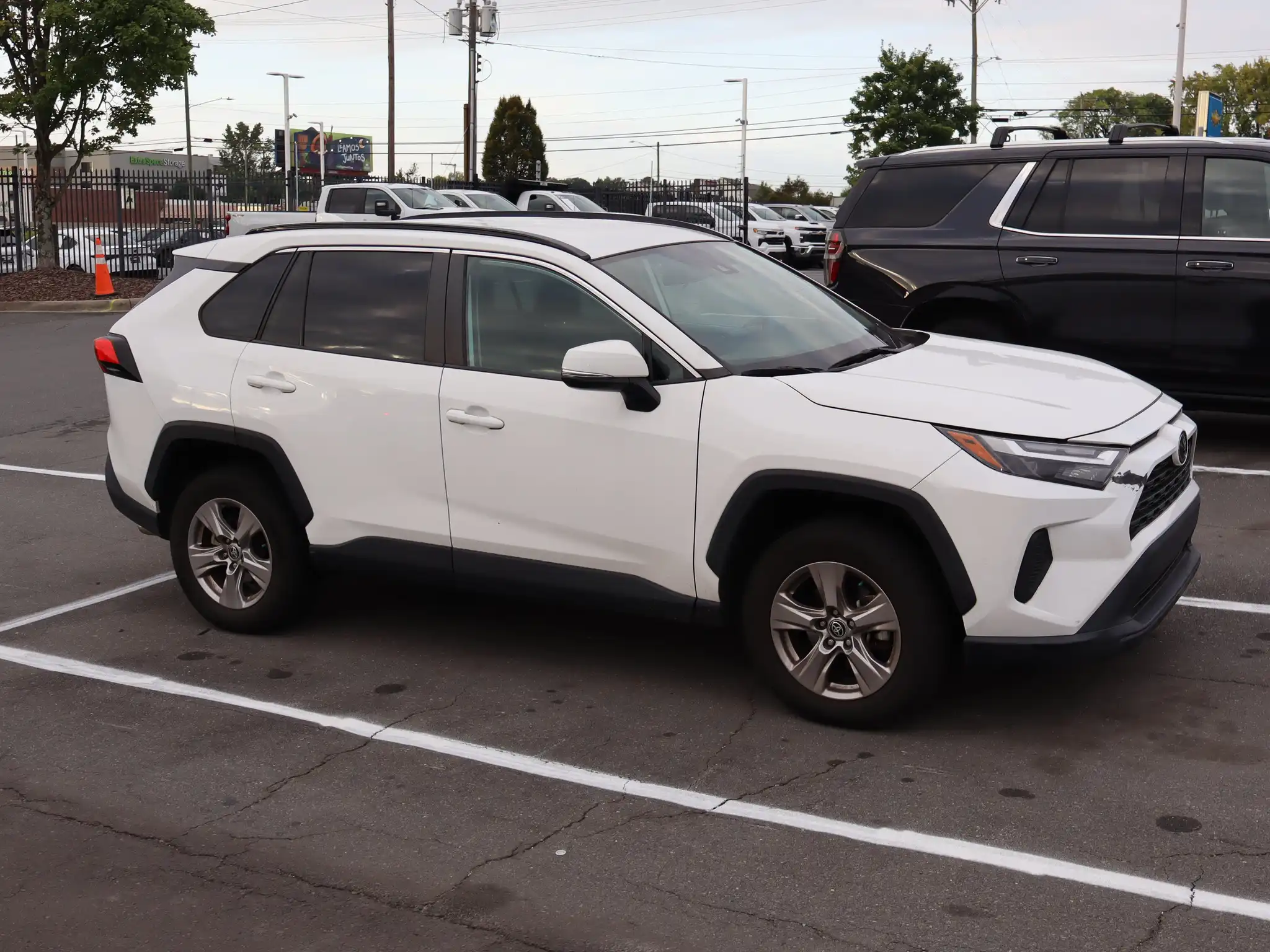 2022 Toyota RAV4 XLE FWD's photo
