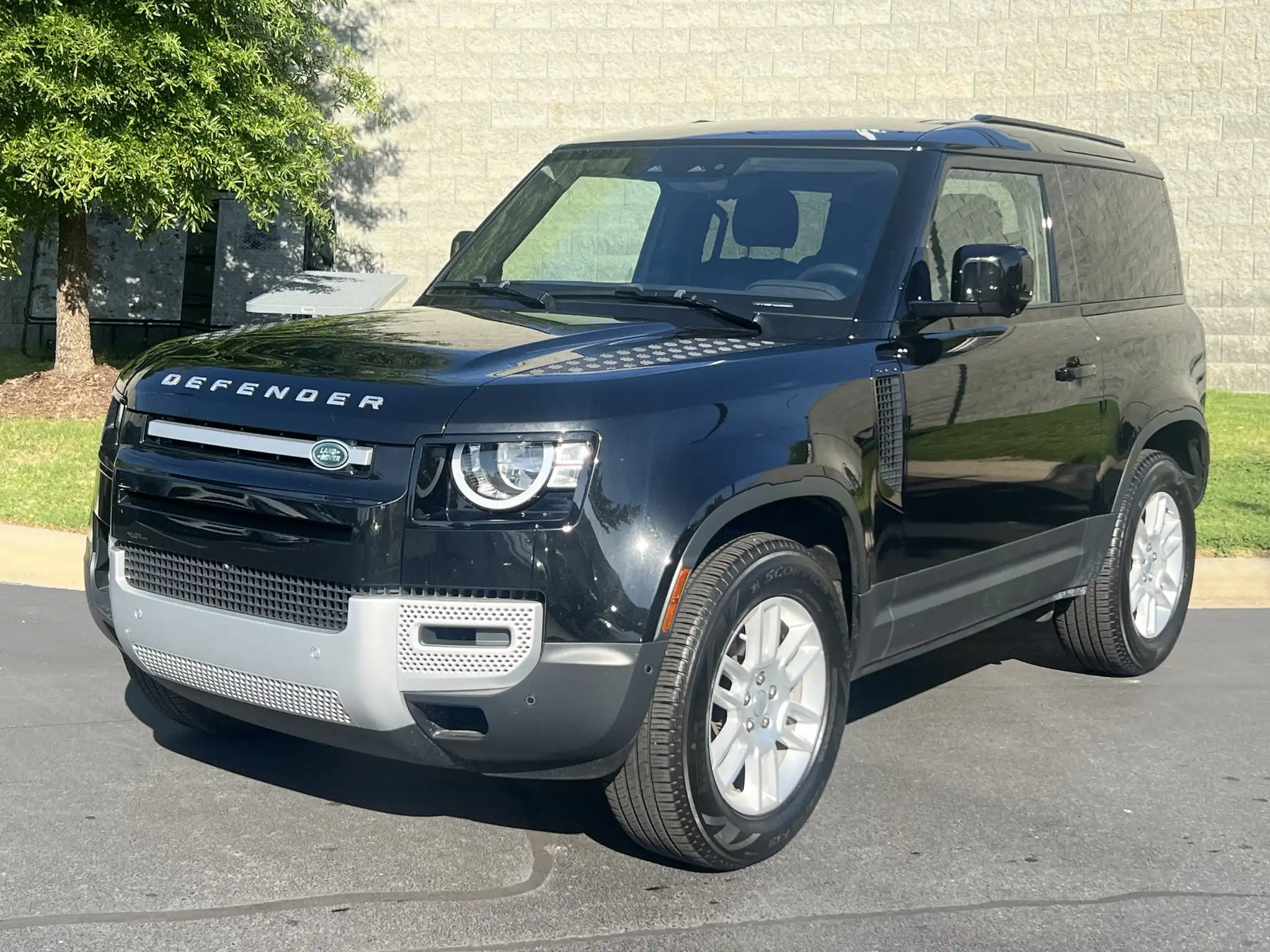 2022 Land Rover Defender S's photo