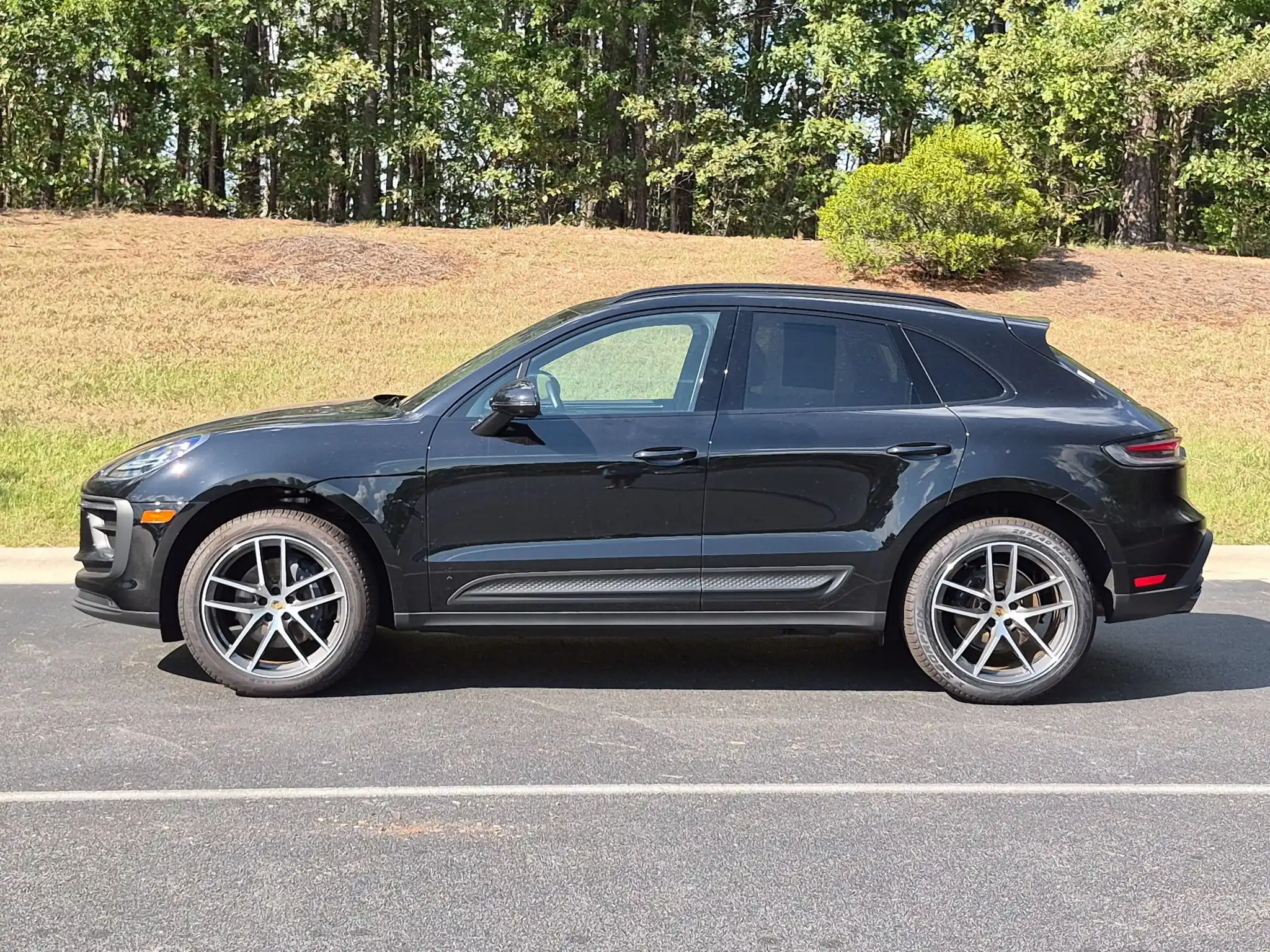 2026 Porsche Macan Base's photo