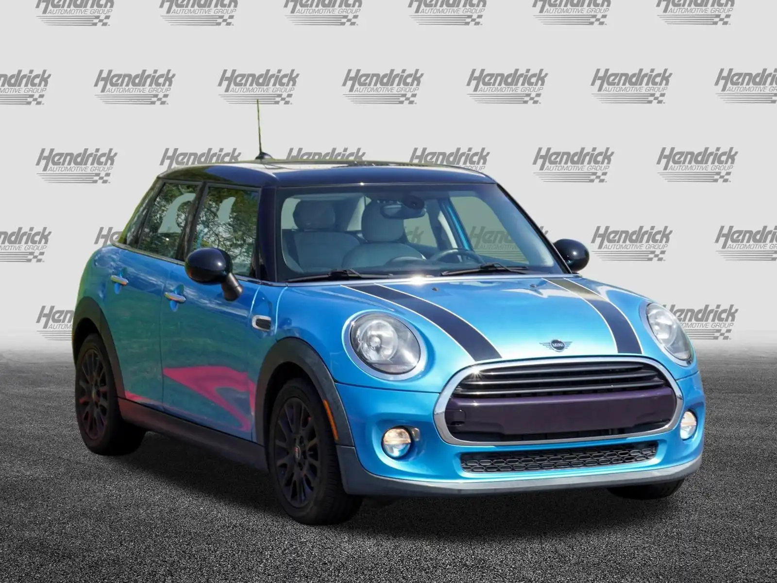 2019 MINI Hardtop Cooper Signature's photo