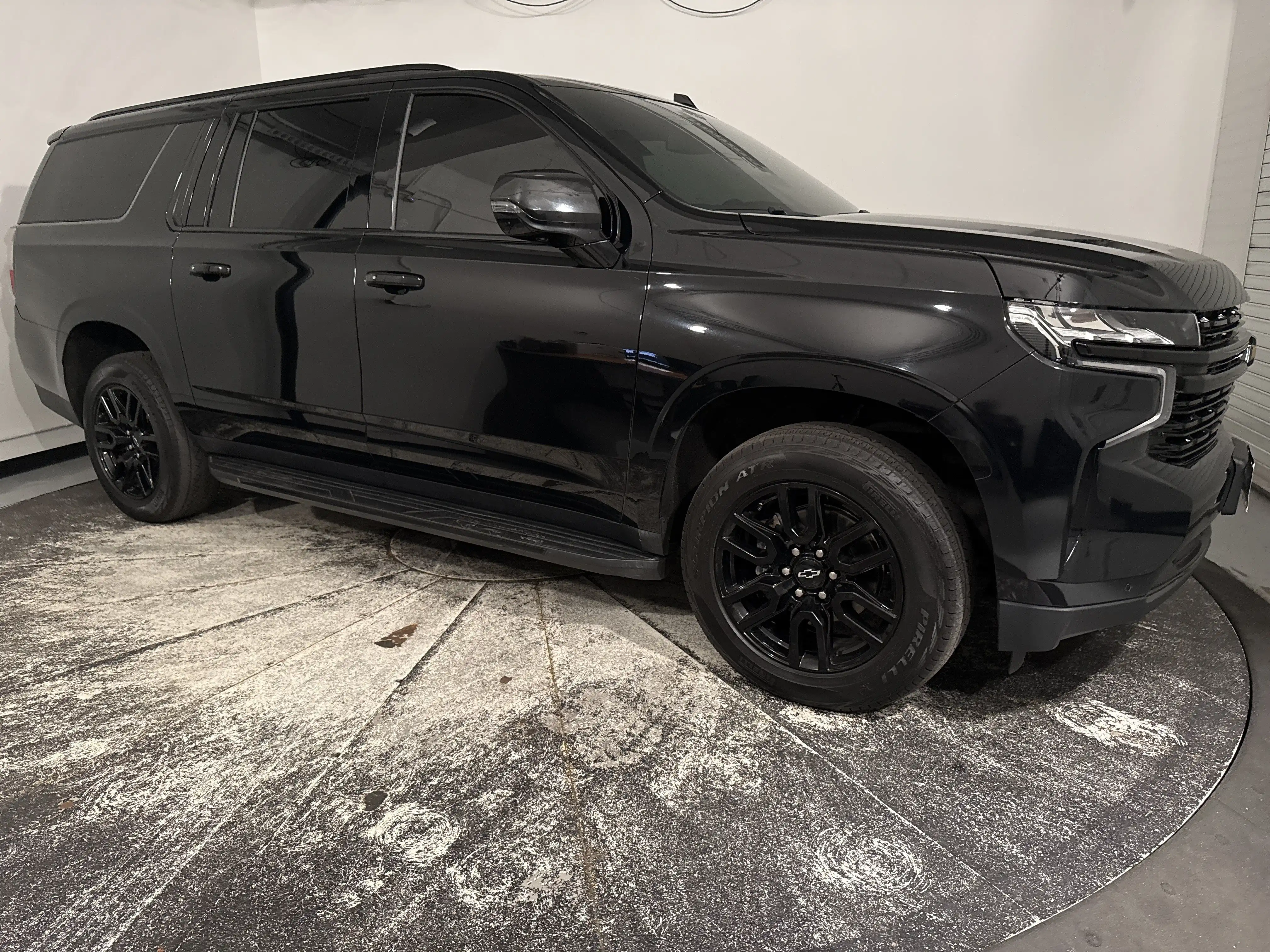 2023 Chevrolet Suburban Premier 4x4's photo