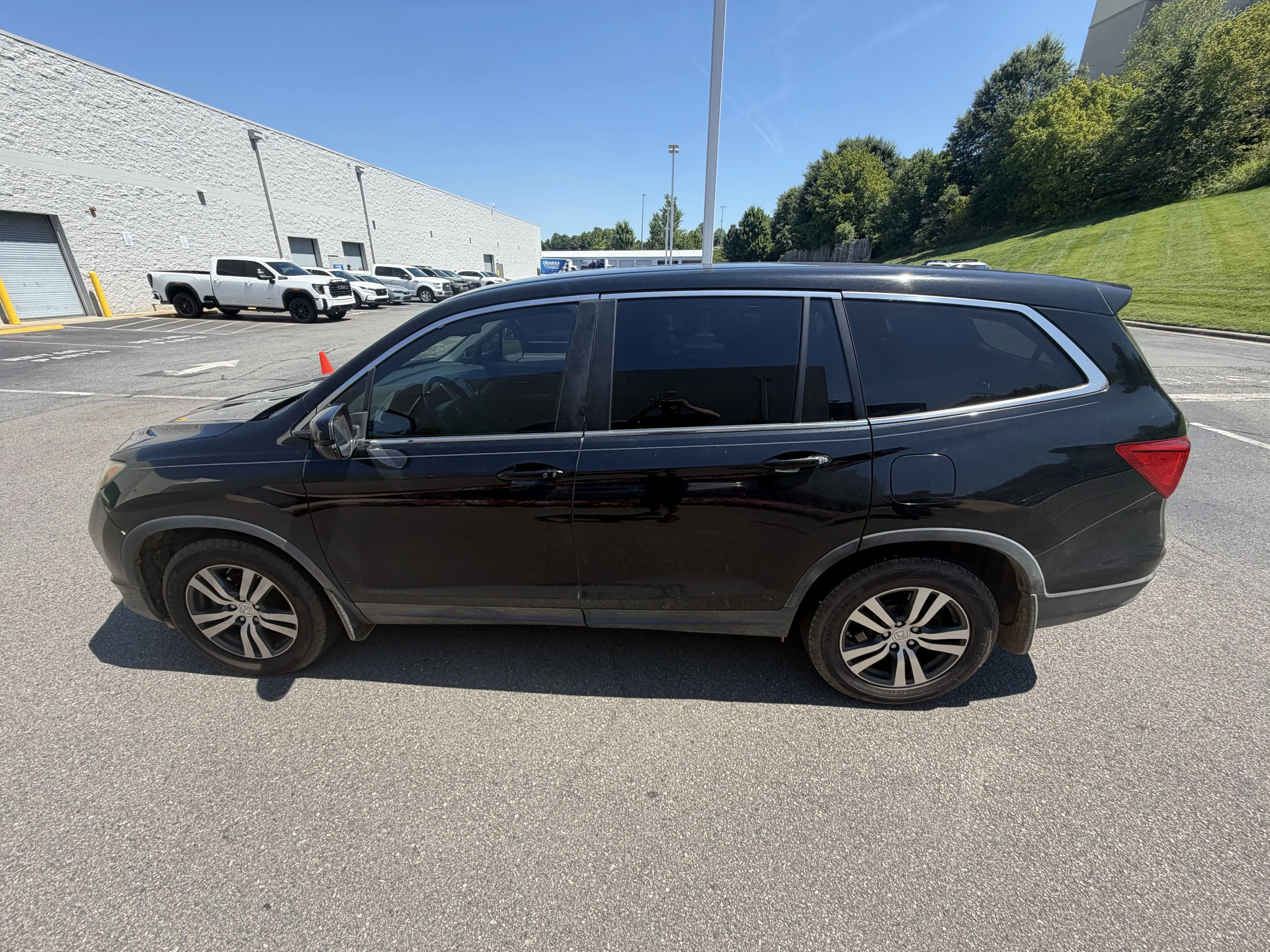 2016 Honda Pilot 2WD EX-L w/RES's photo