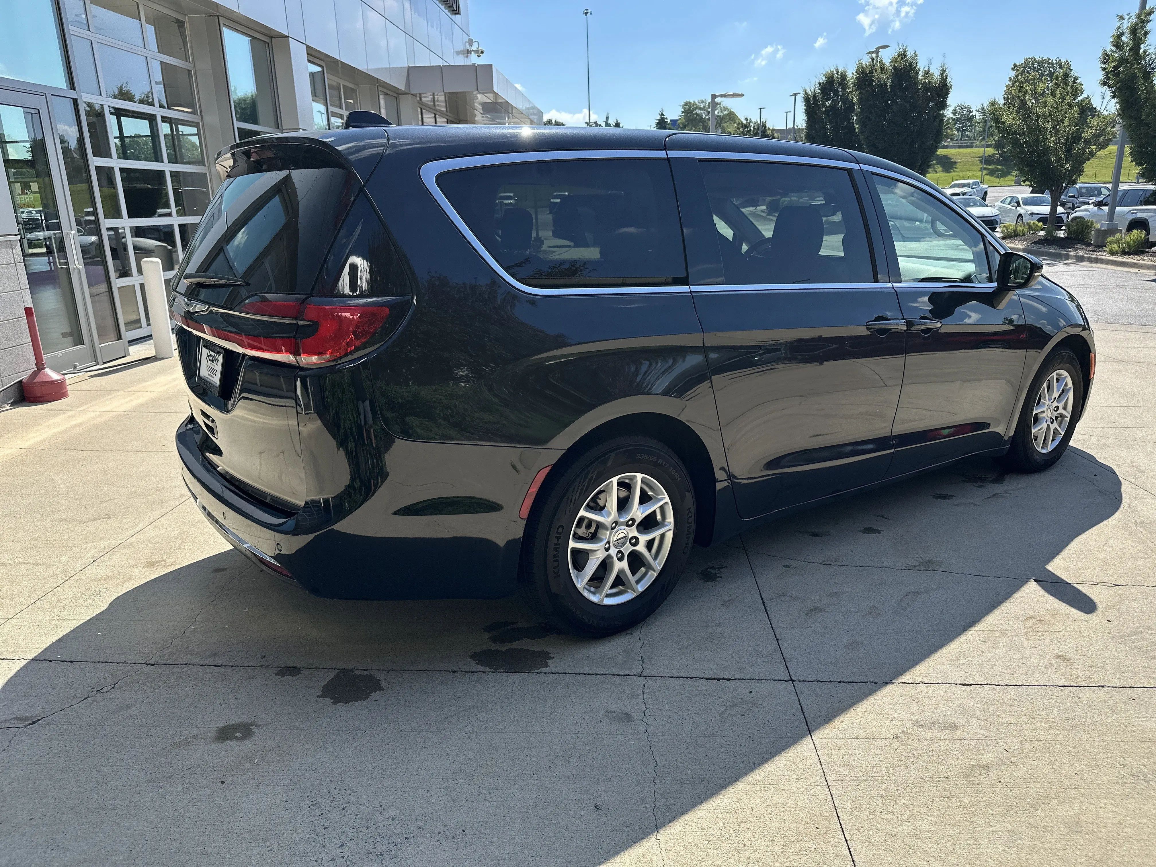 2023 Chrysler Pacifica Touring L photo 5
