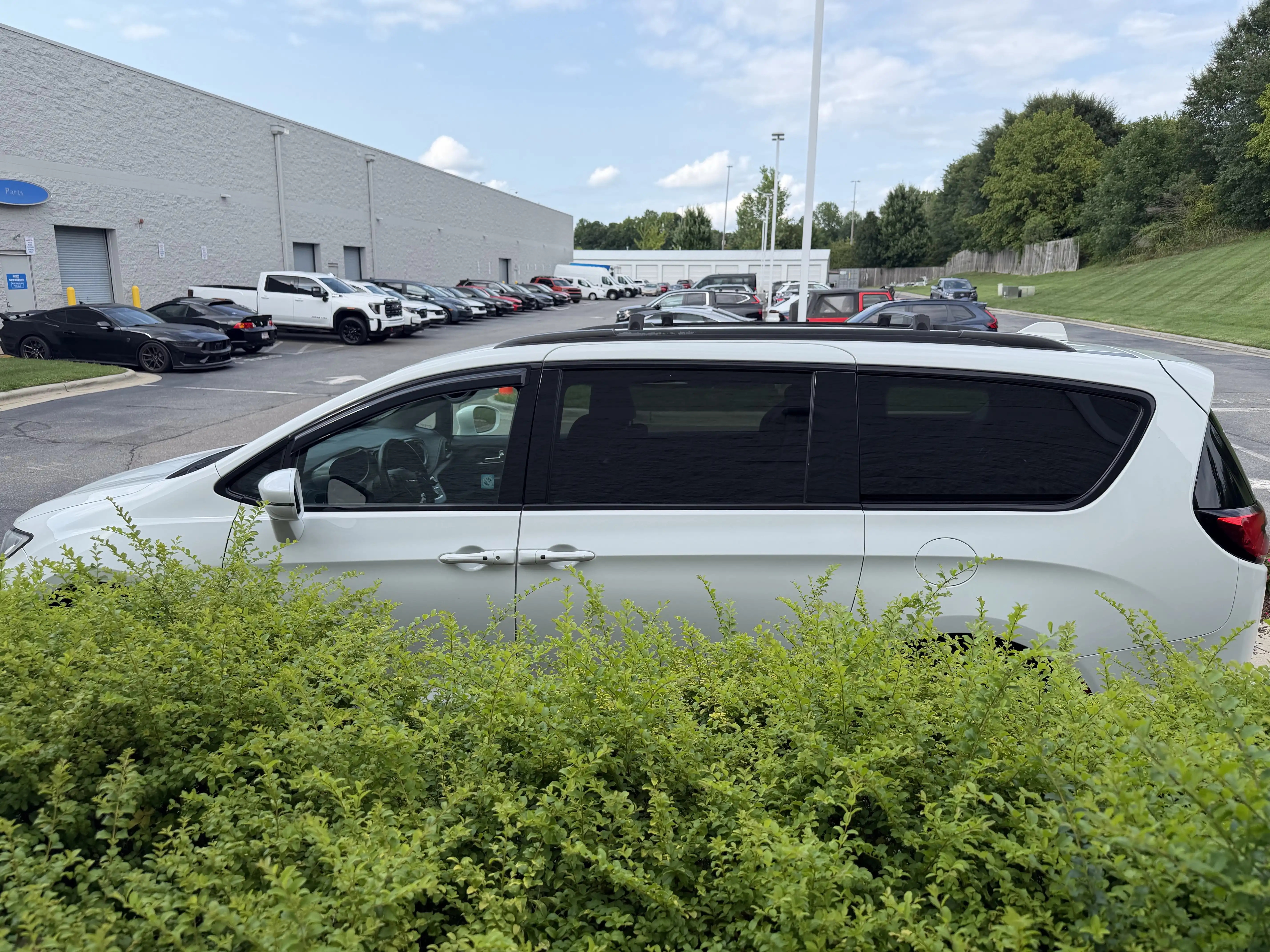 2021 Chrysler Pacifica Touring's photo
