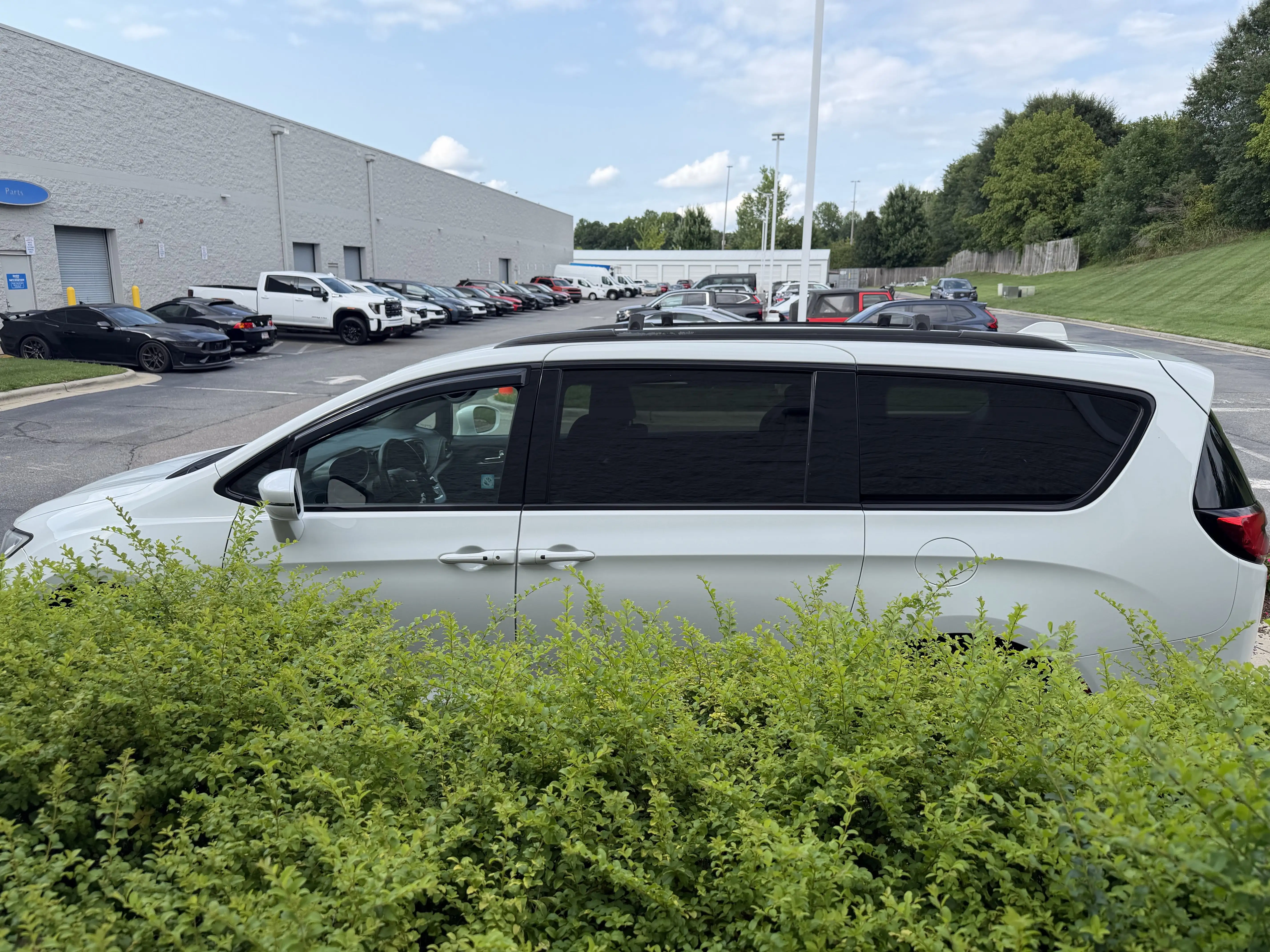 2021 Chrysler Pacifica Touring's photo