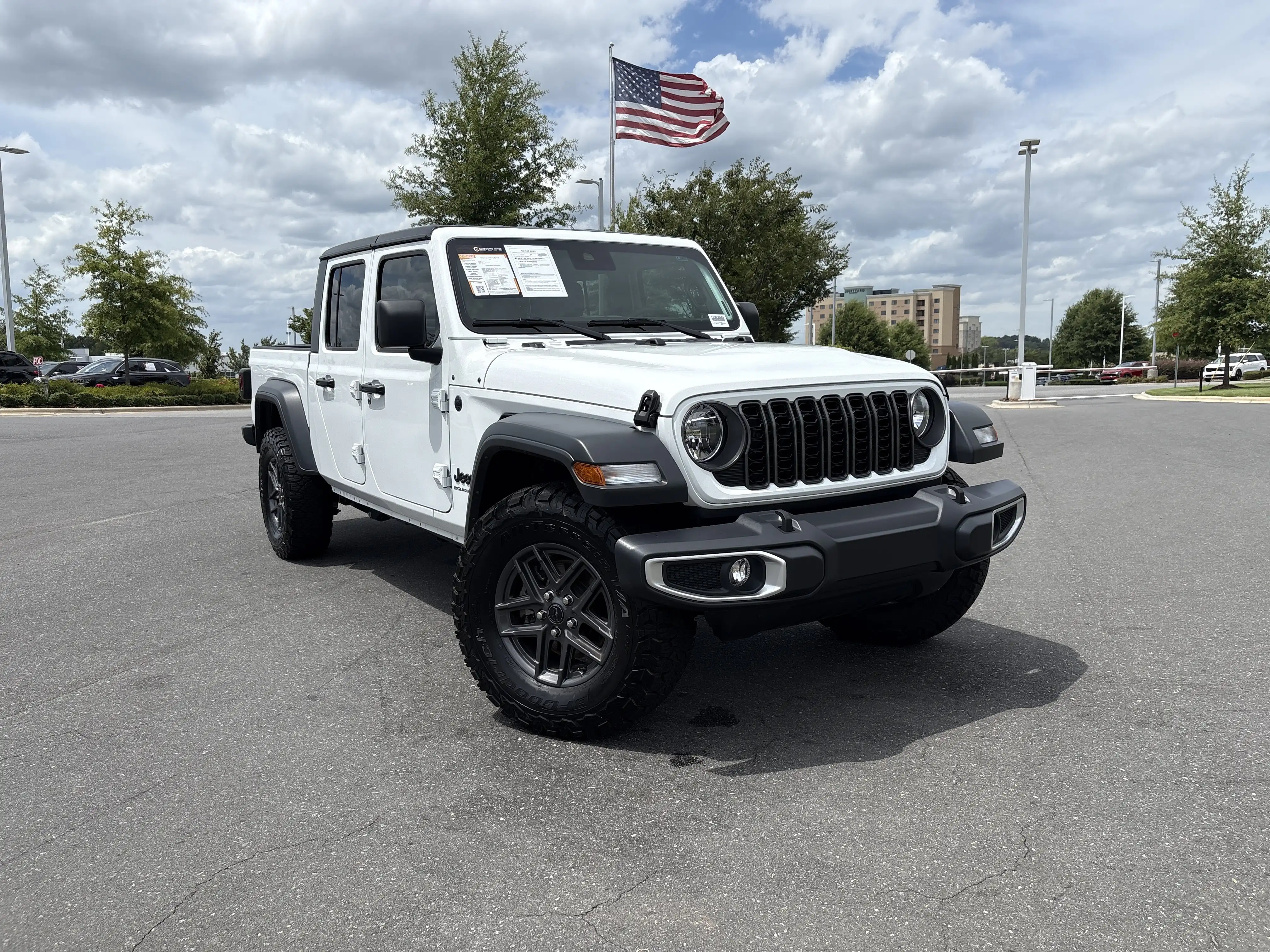 2025 Jeep Gladiator Sport S Auto's photo