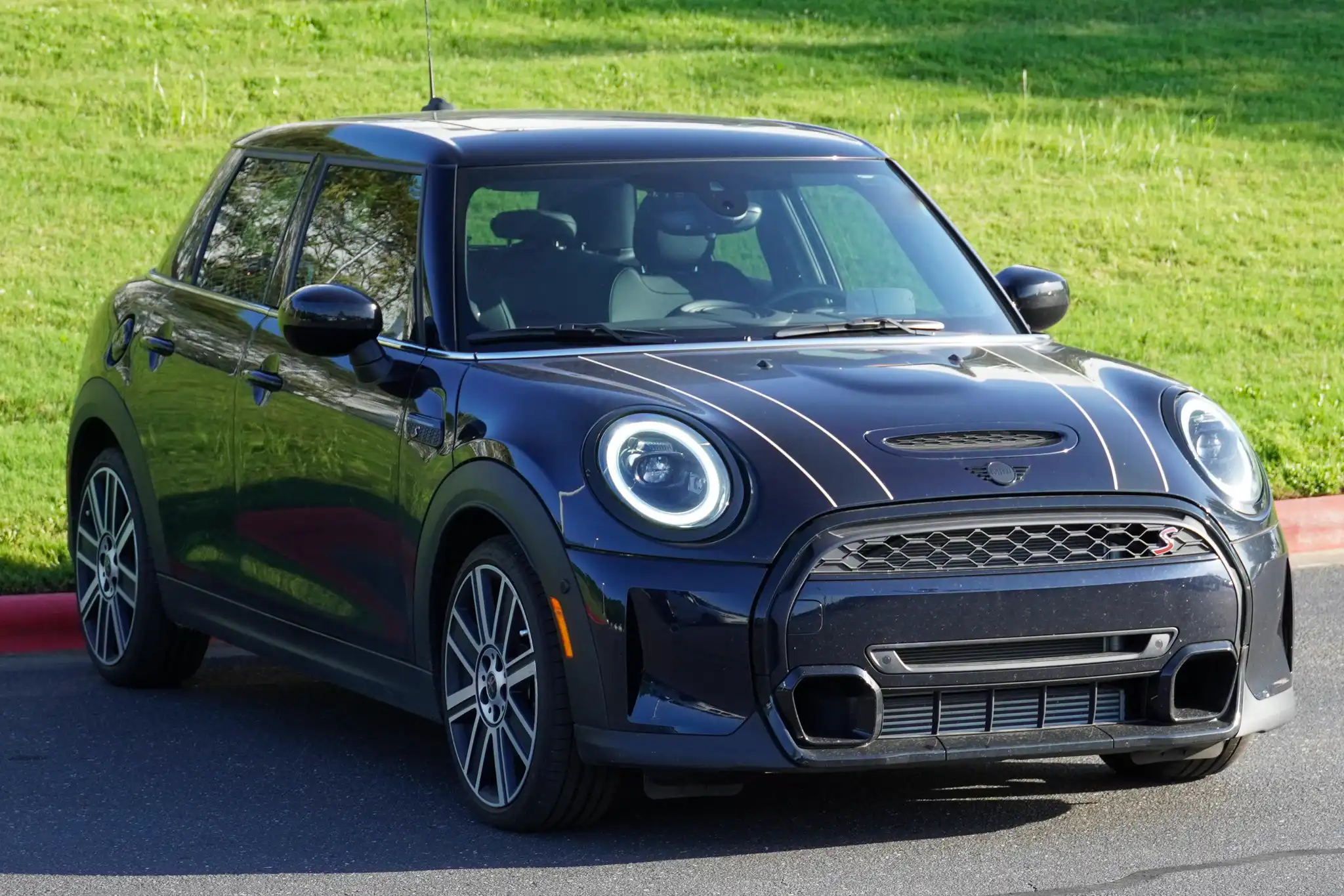 2024 MINI Hardtop Cooper S's photo