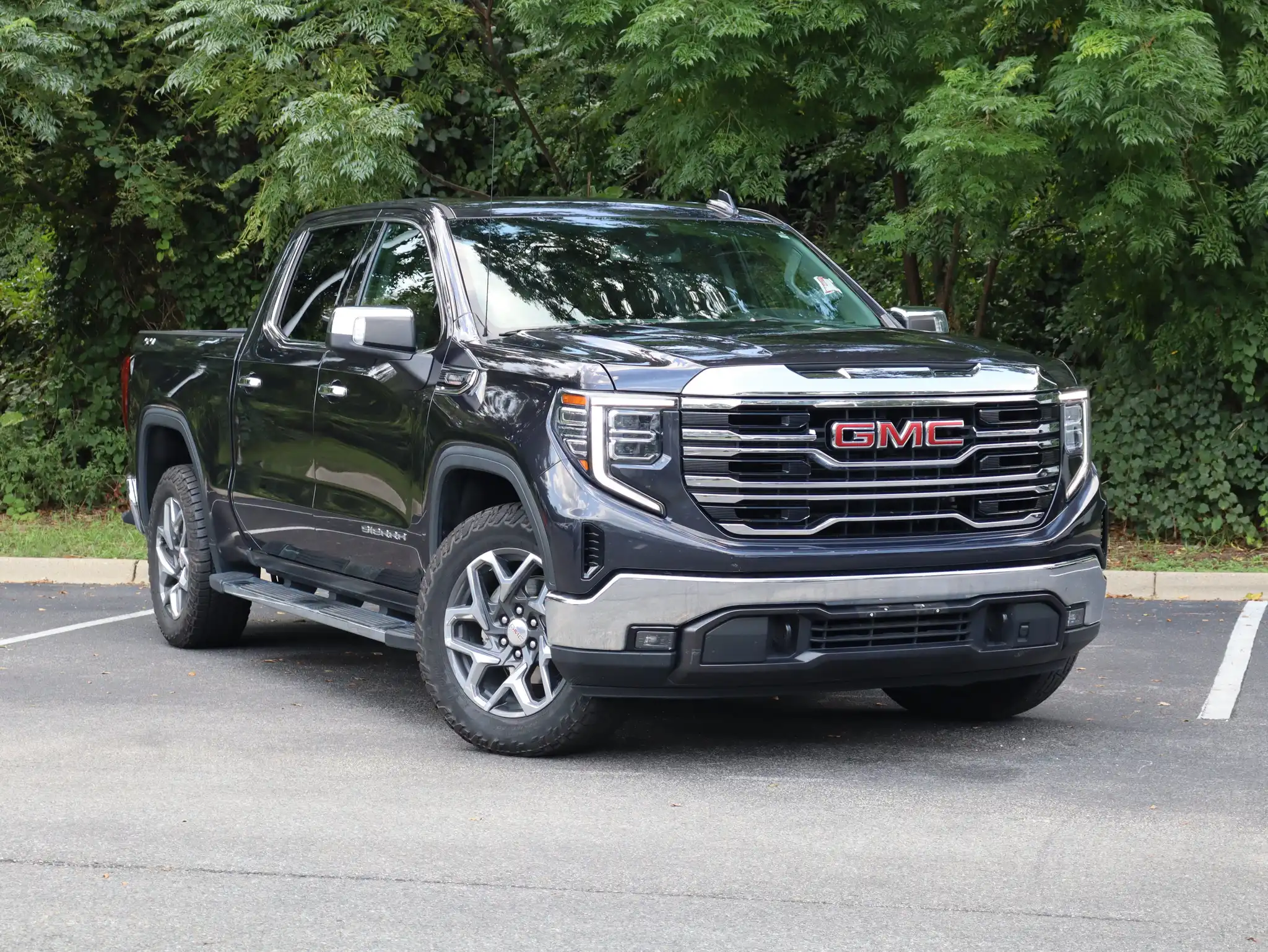 2023 GMC Sierra SLT 4WD Crew Cab Short Box's photo