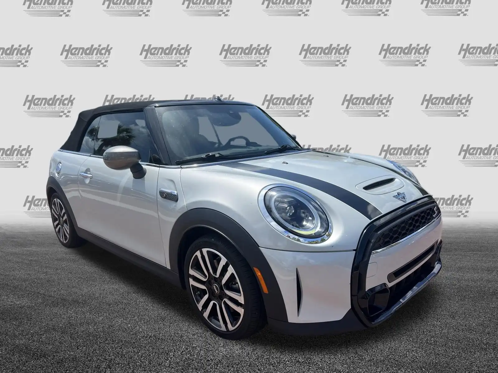 2023 MINI Convertible Cooper S's photo