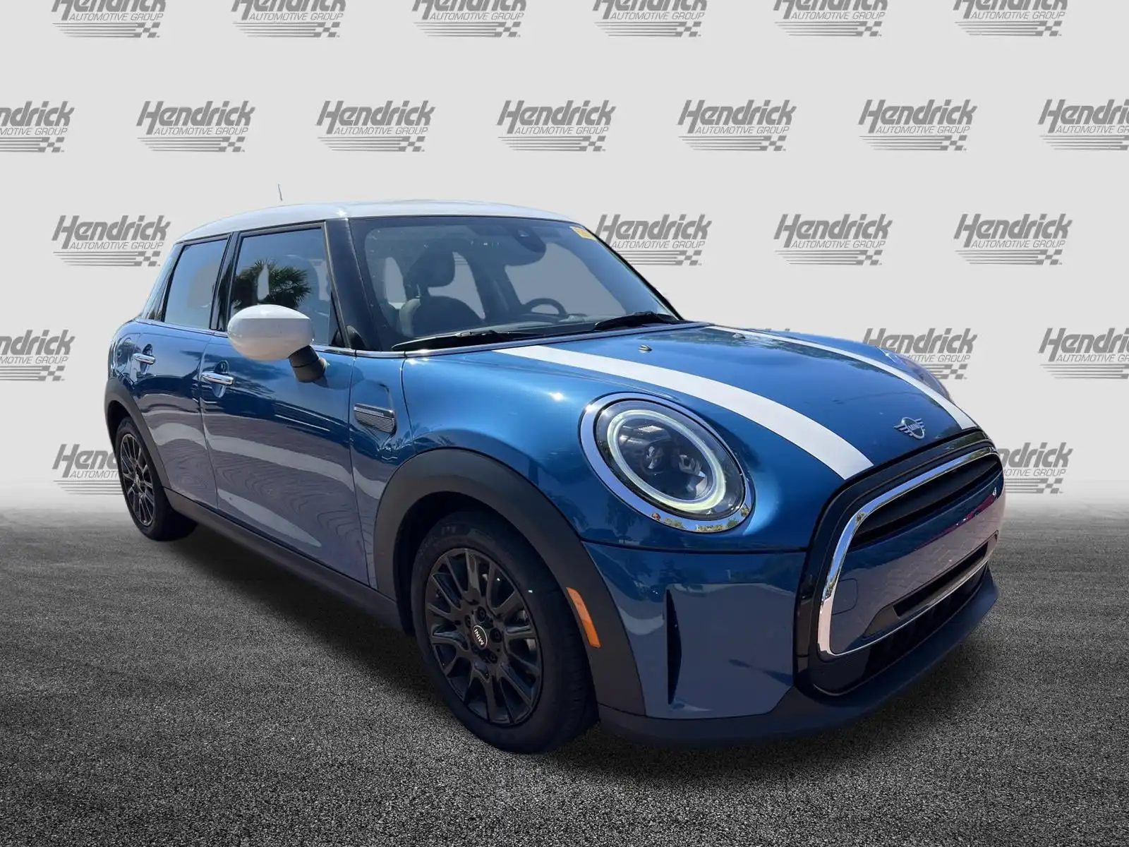 2024 MINI Hardtop Cooper's photo