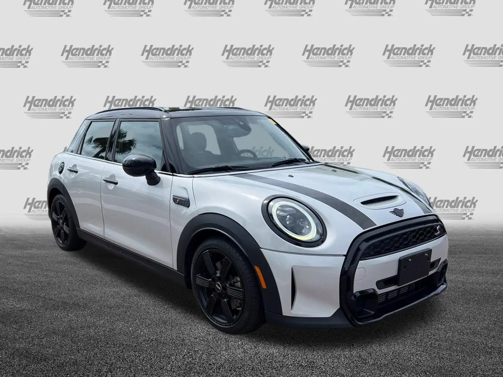 2022 MINI Hardtop Cooper S's photo