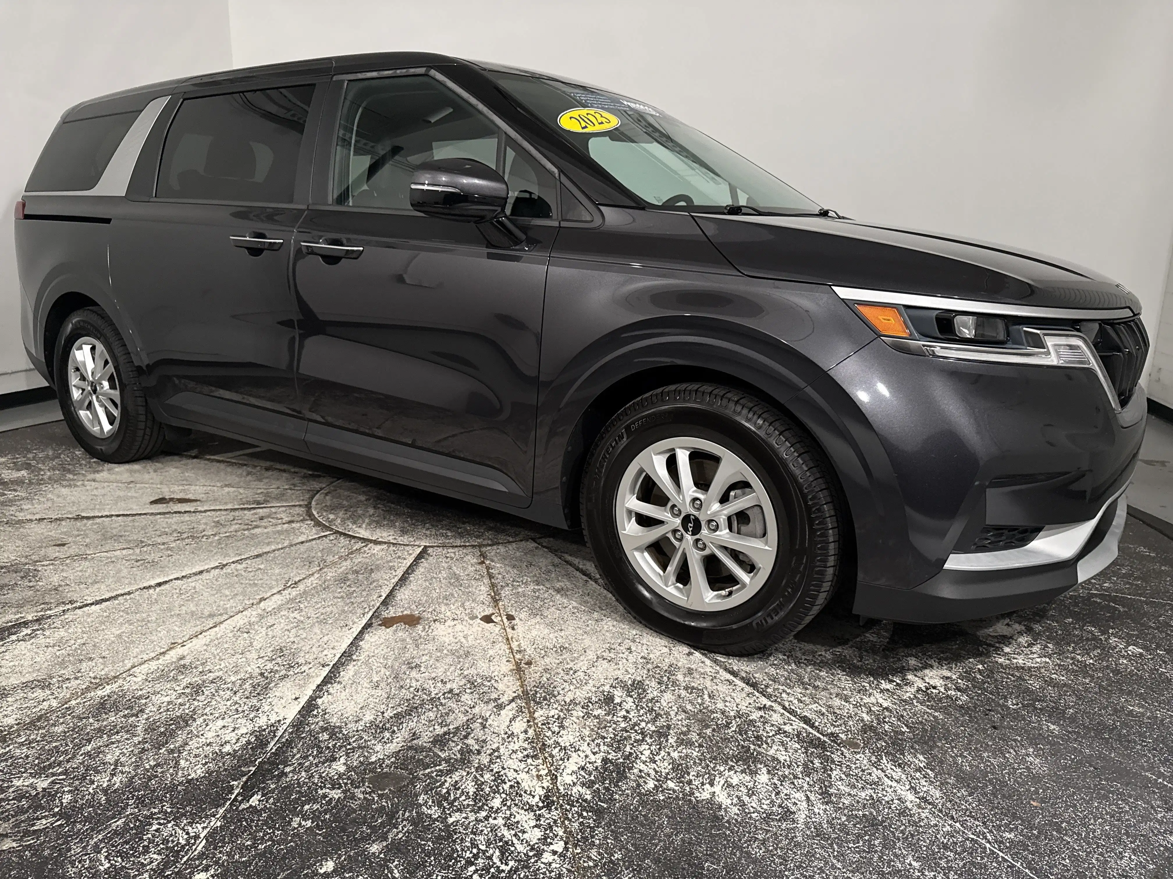 2023 Kia Sedona LX Seat Pkg's photo