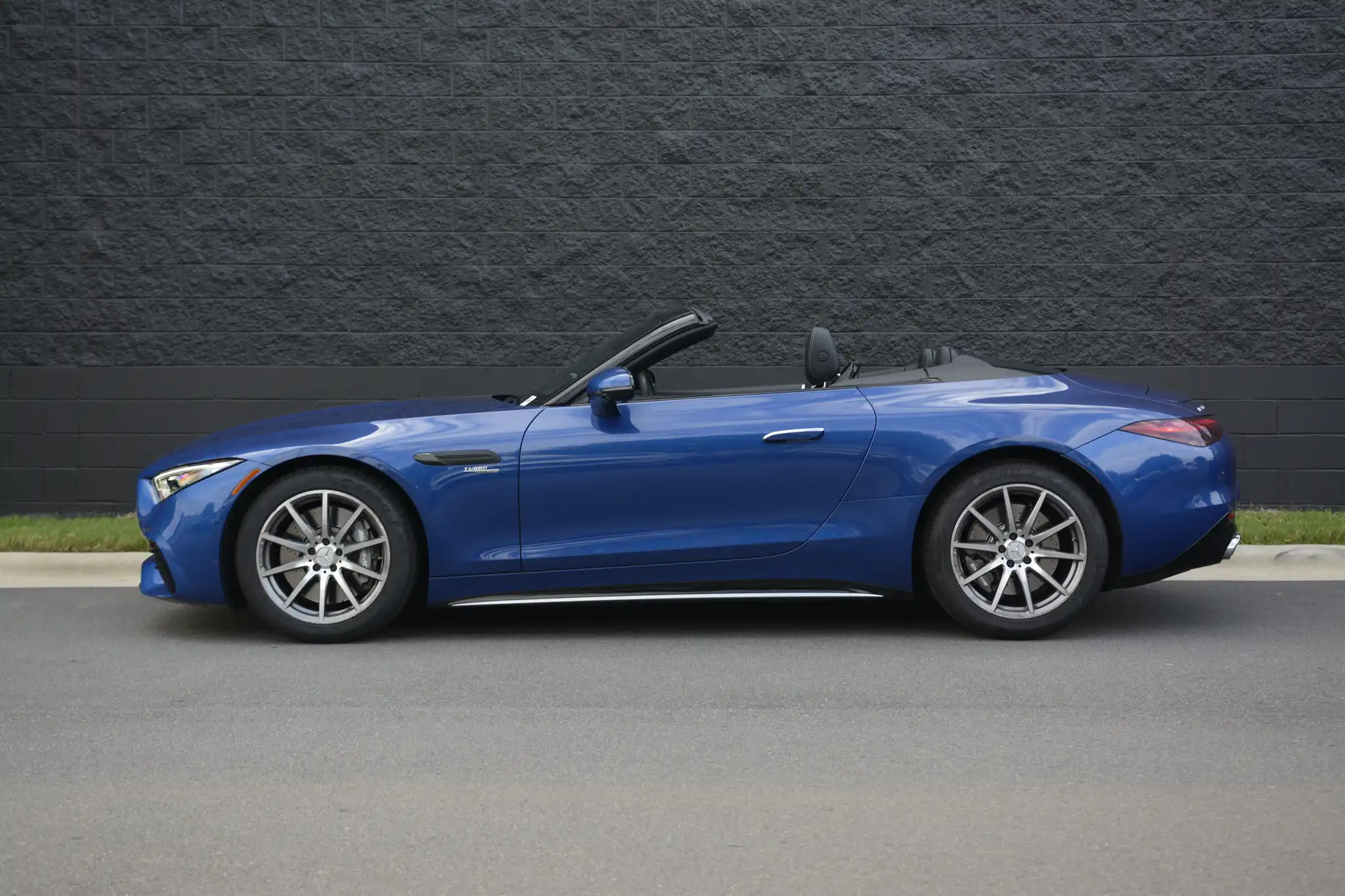 2023 Mercedes-Benz SL AMG SL43's photo