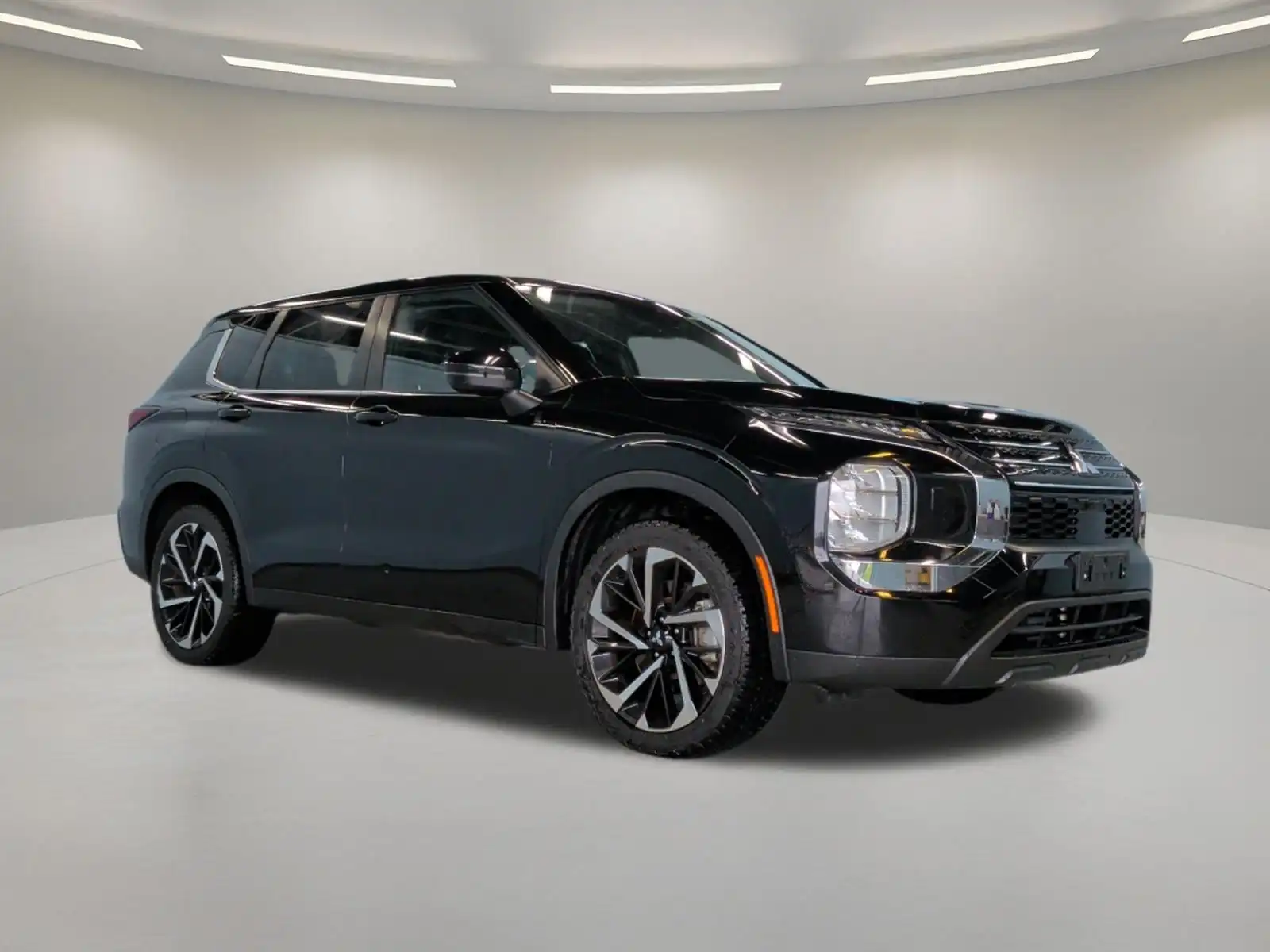 2022 Mitsubishi Outlander ES S-AWC's photo