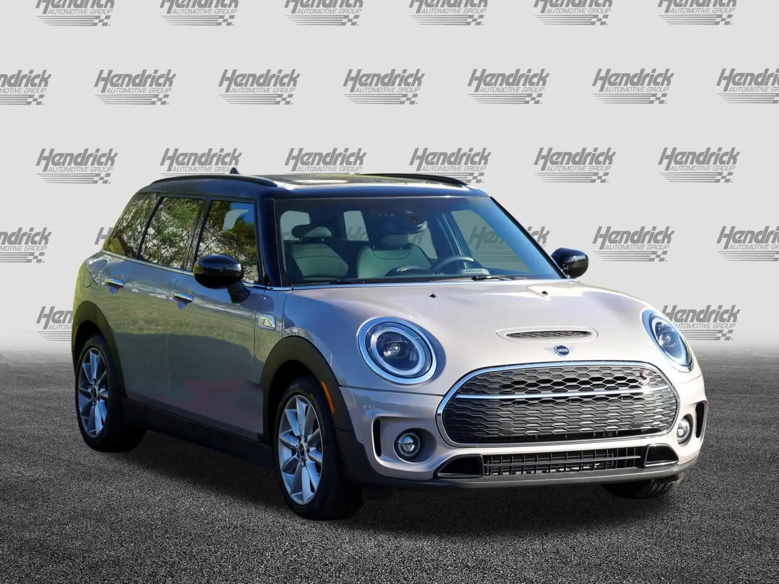 2022 MINI Clubman Cooper S's photo