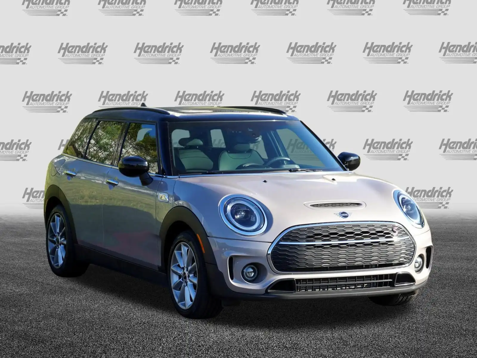 2022 MINI Clubman Cooper S's photo