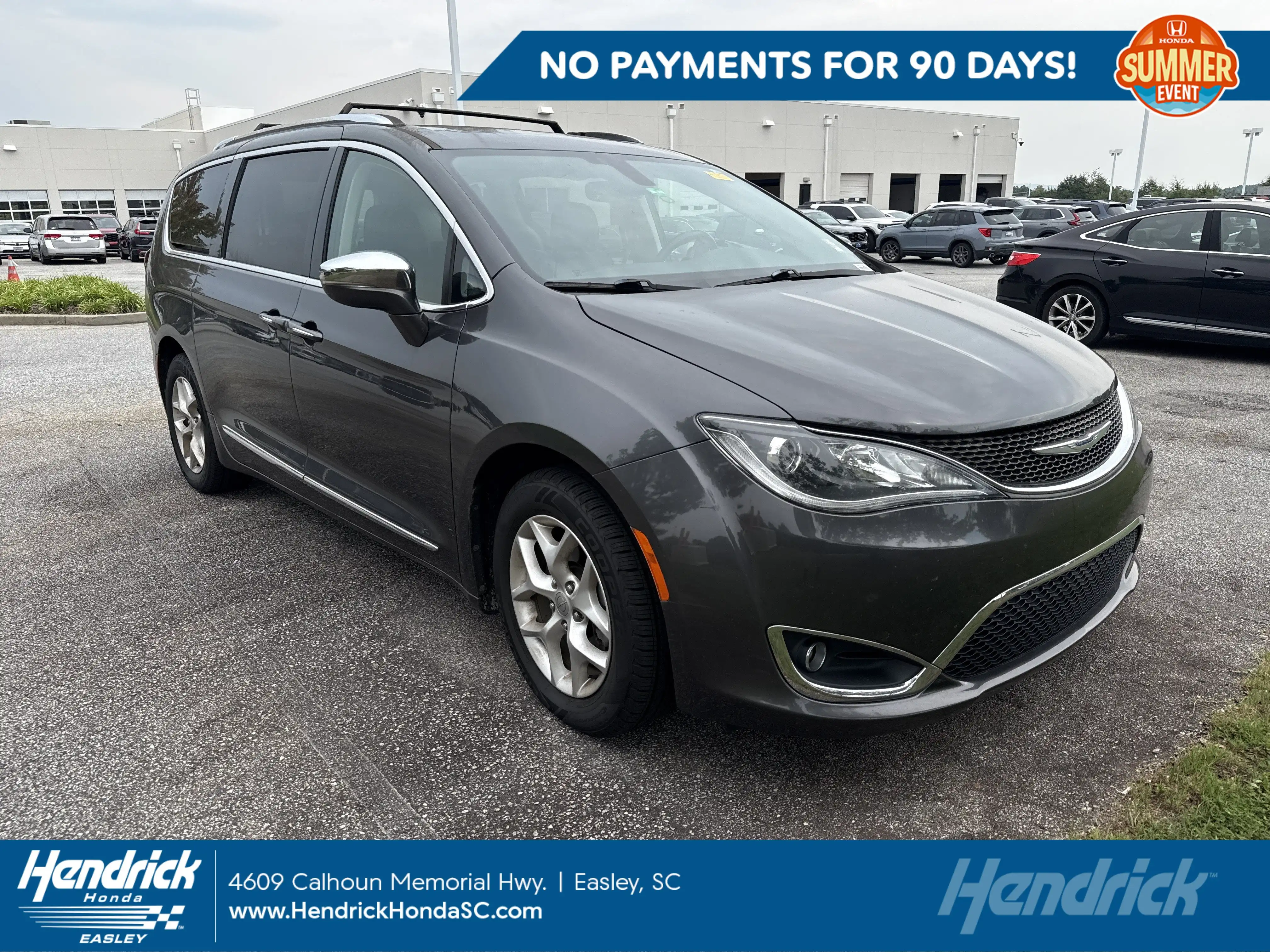 2020 Chrysler Pacifica Limited's photo