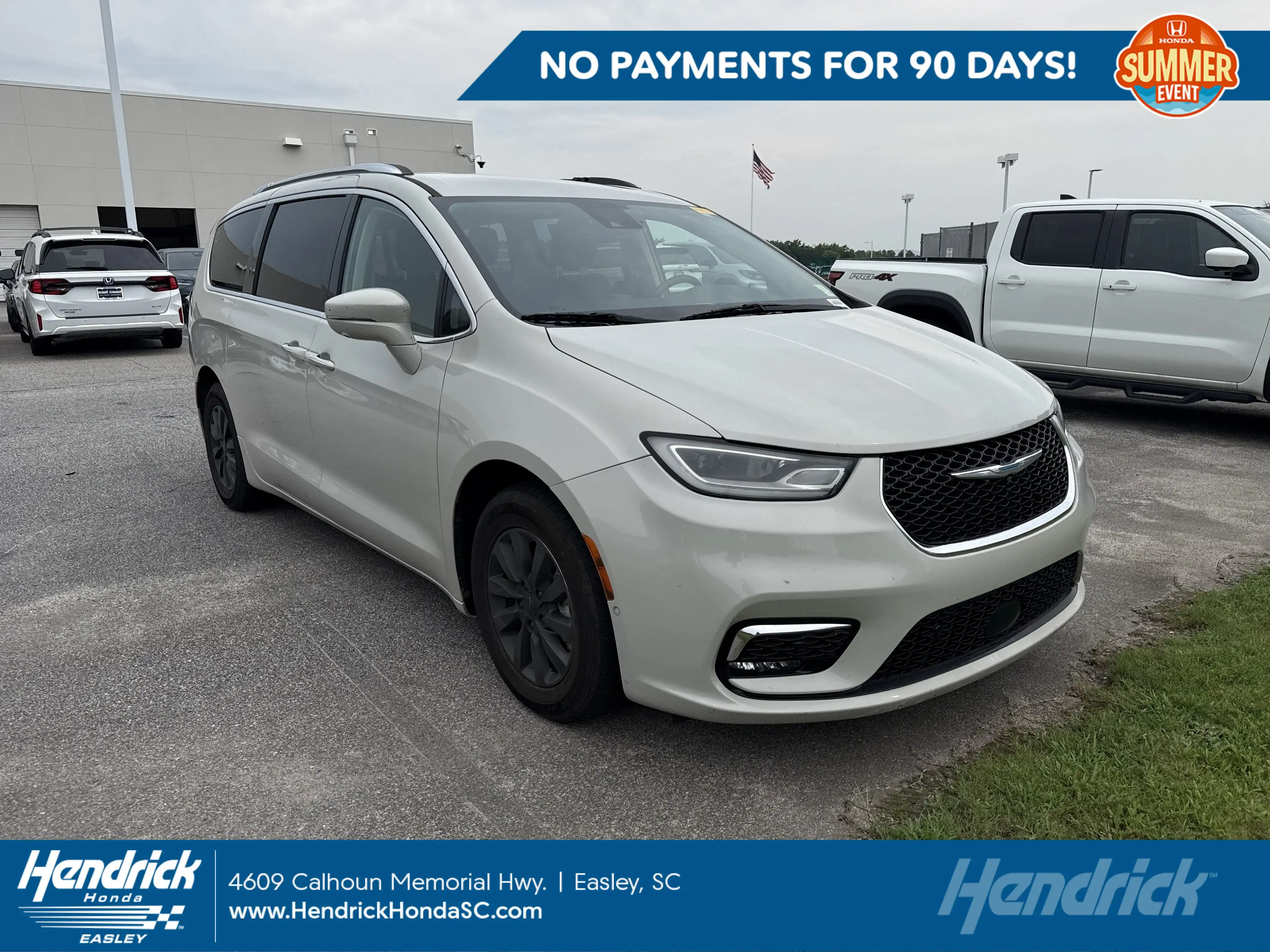 2021 Chrysler Pacifica Hybrid Touring L Hybrid's photo