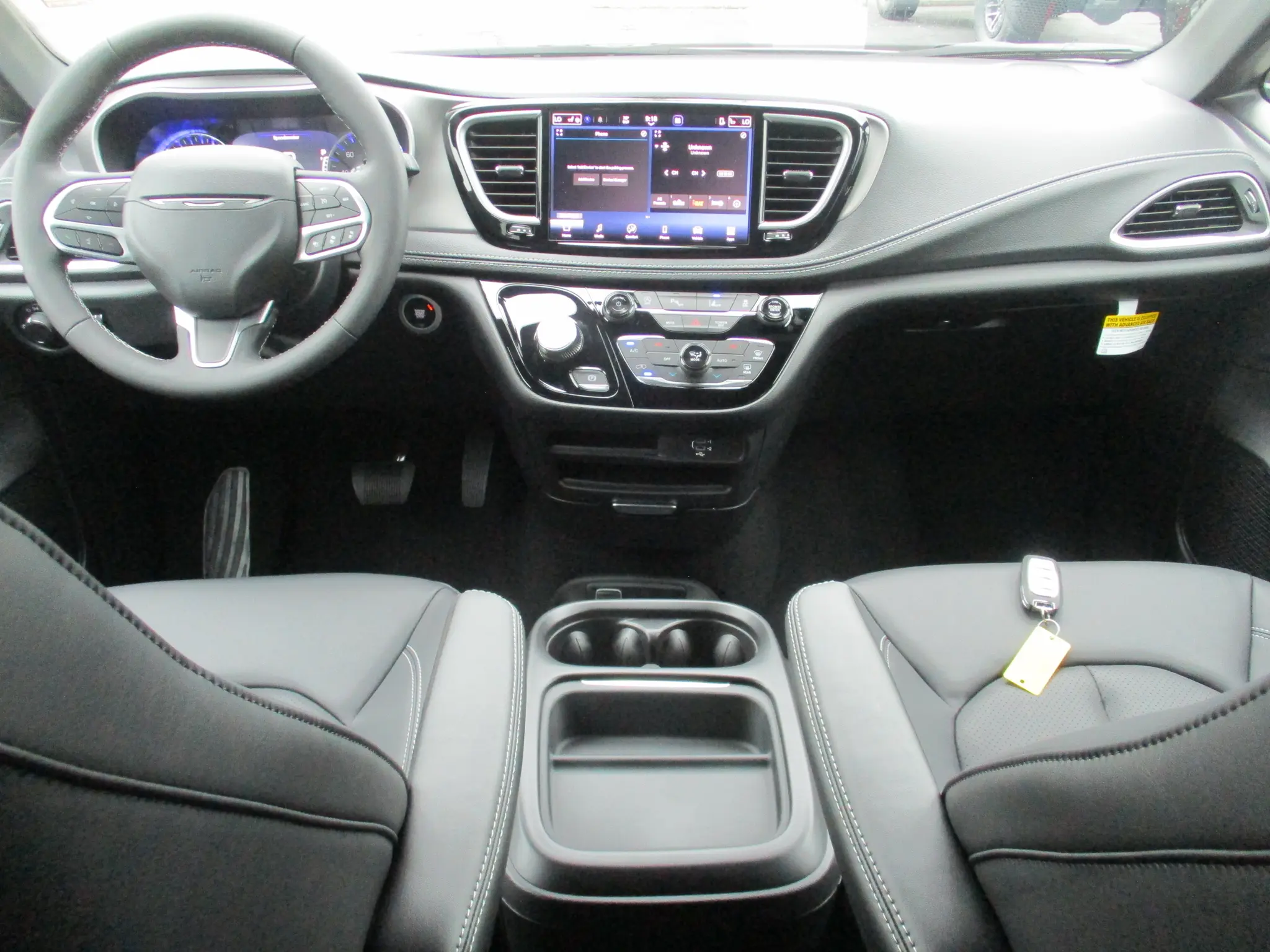 2027 Chrysler Pacifica Select photo 5
