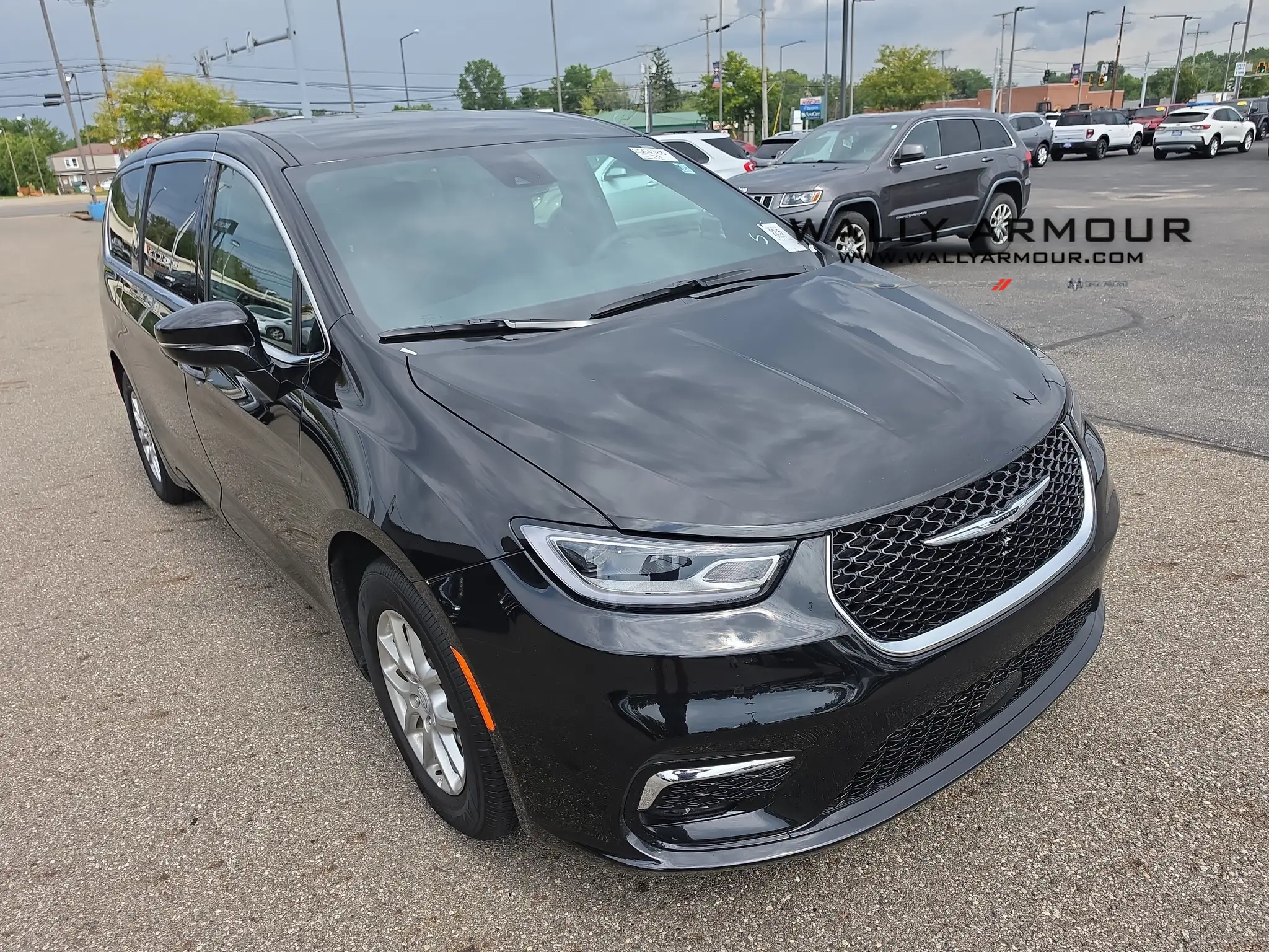 2026 Chrysler Pacifica Select photo 1