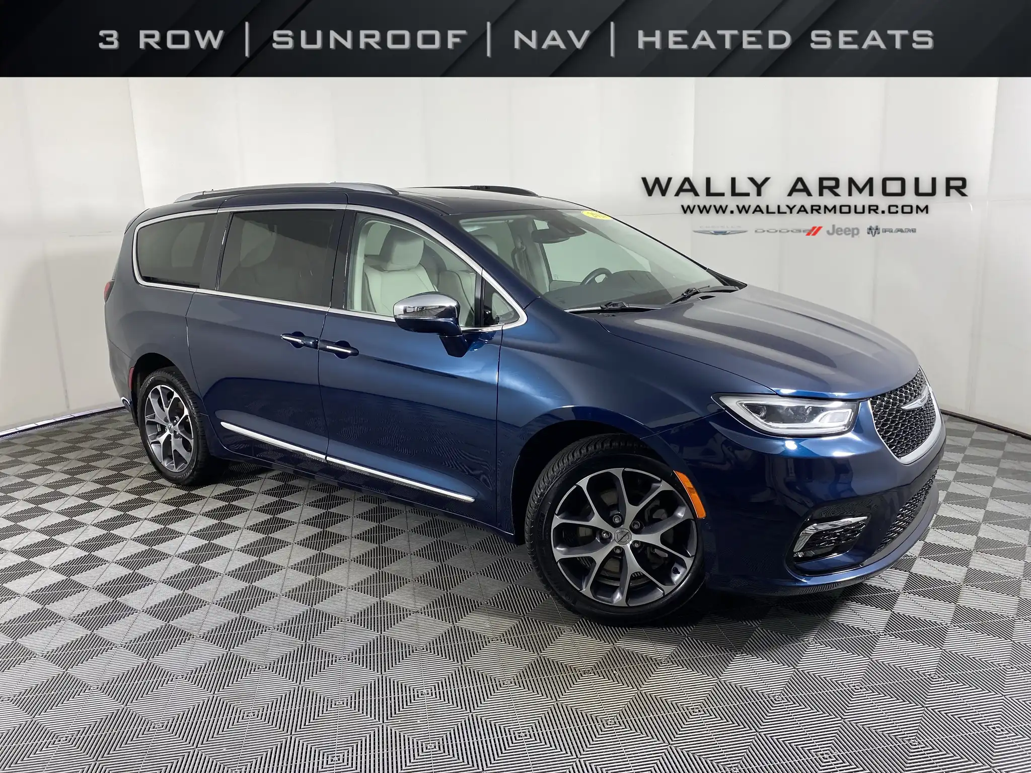 2021 Chrysler Pacifica Limited's photo