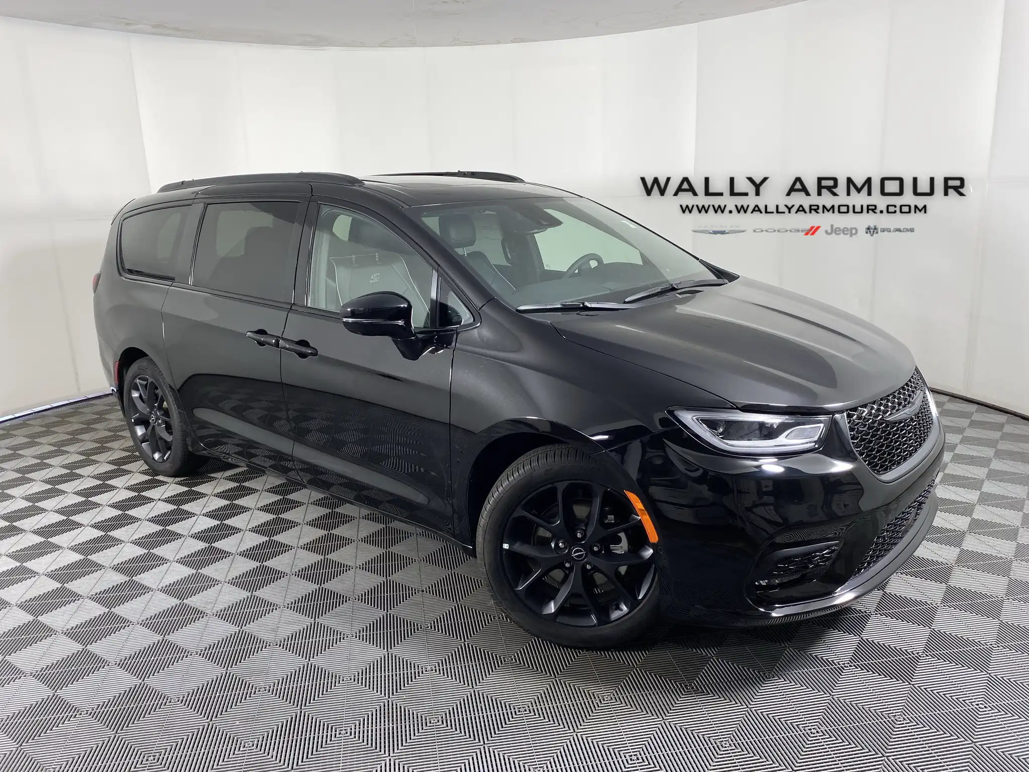 2026 Chrysler Pacifica Limited's photo