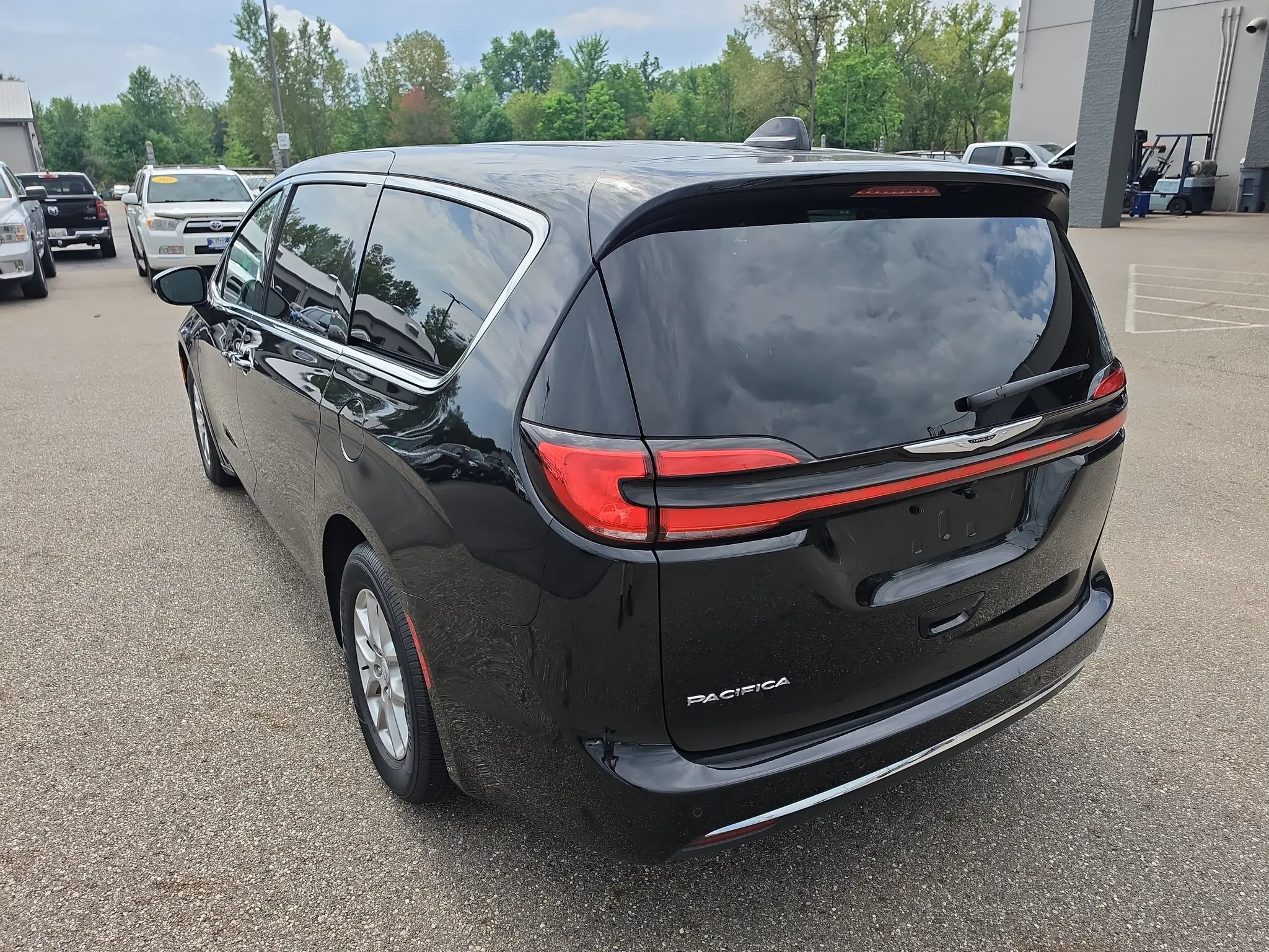 2026 Chrysler Pacifica Select photo 5
