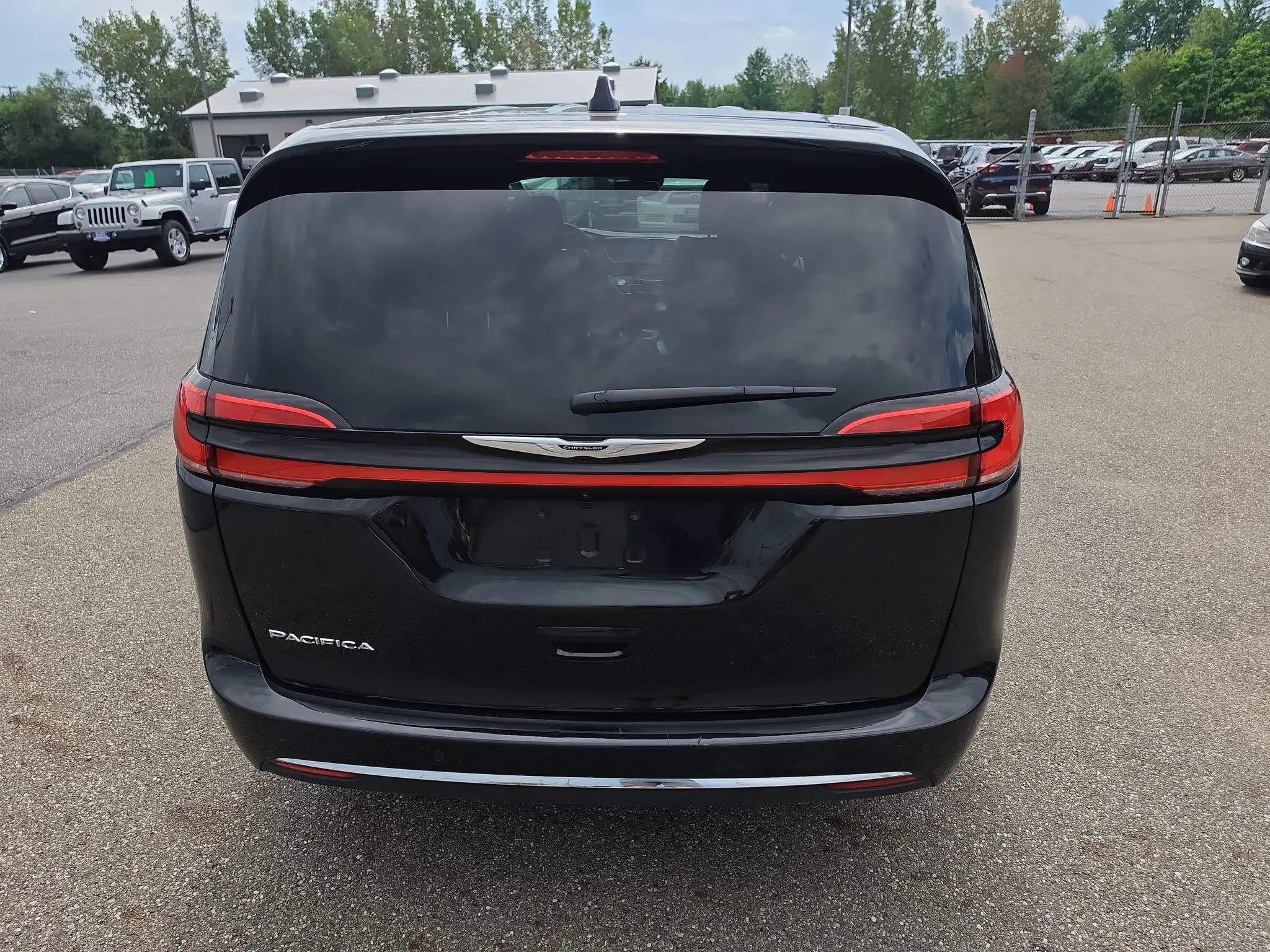 2026 Chrysler Pacifica Select photo 4