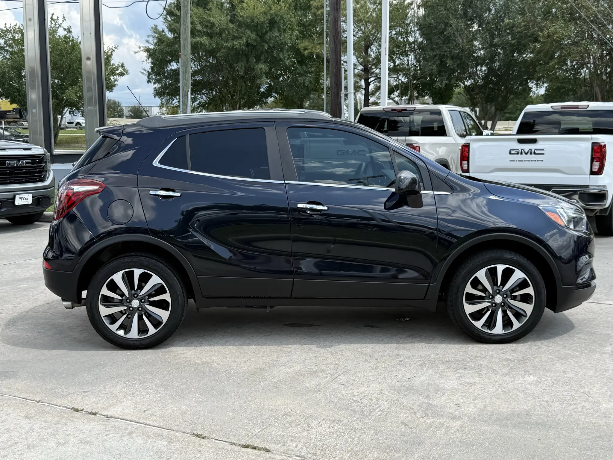 2022 Buick Encore Preferred AWD photo 3