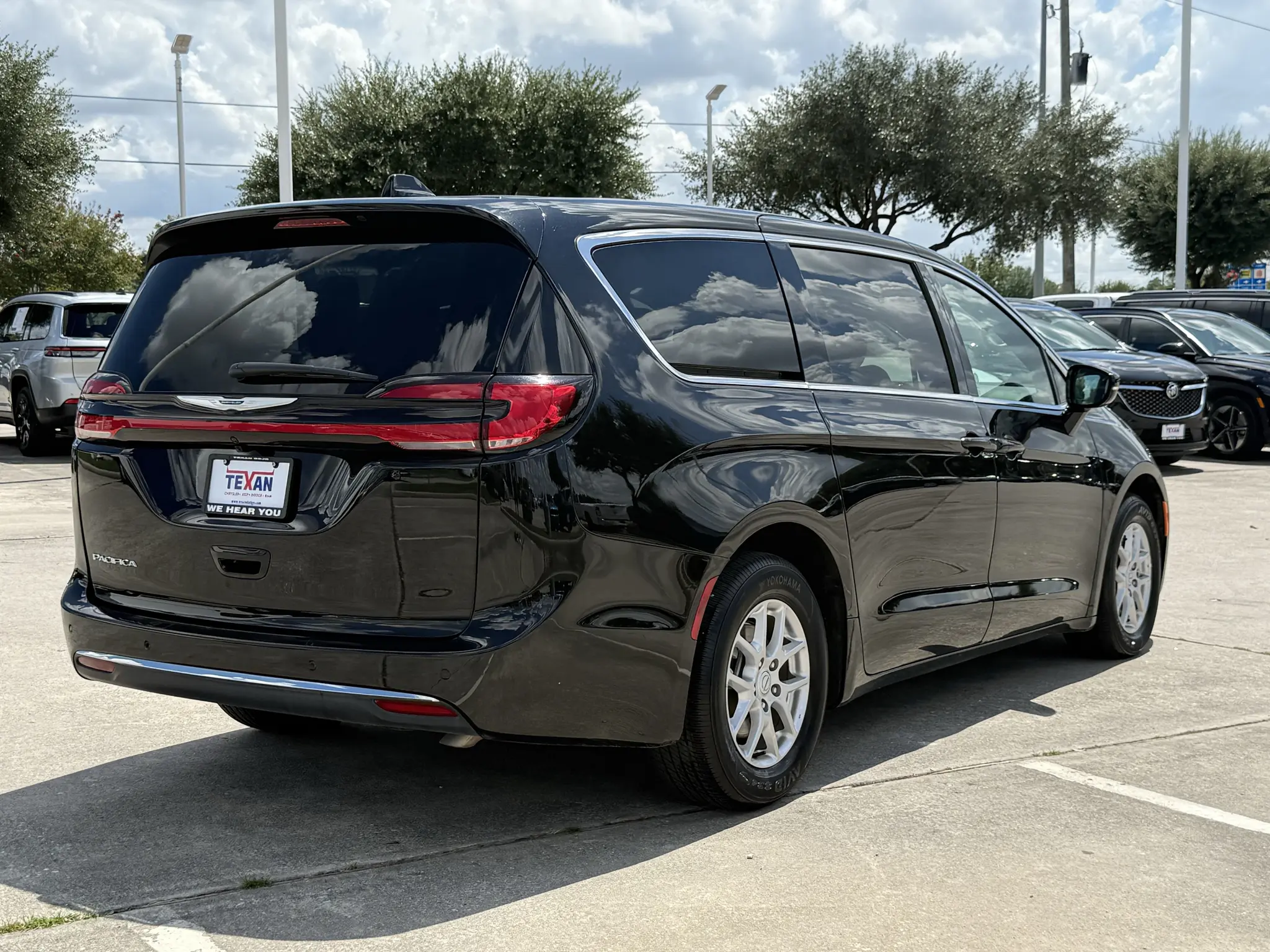 2026 Chrysler Pacifica Select photo 4