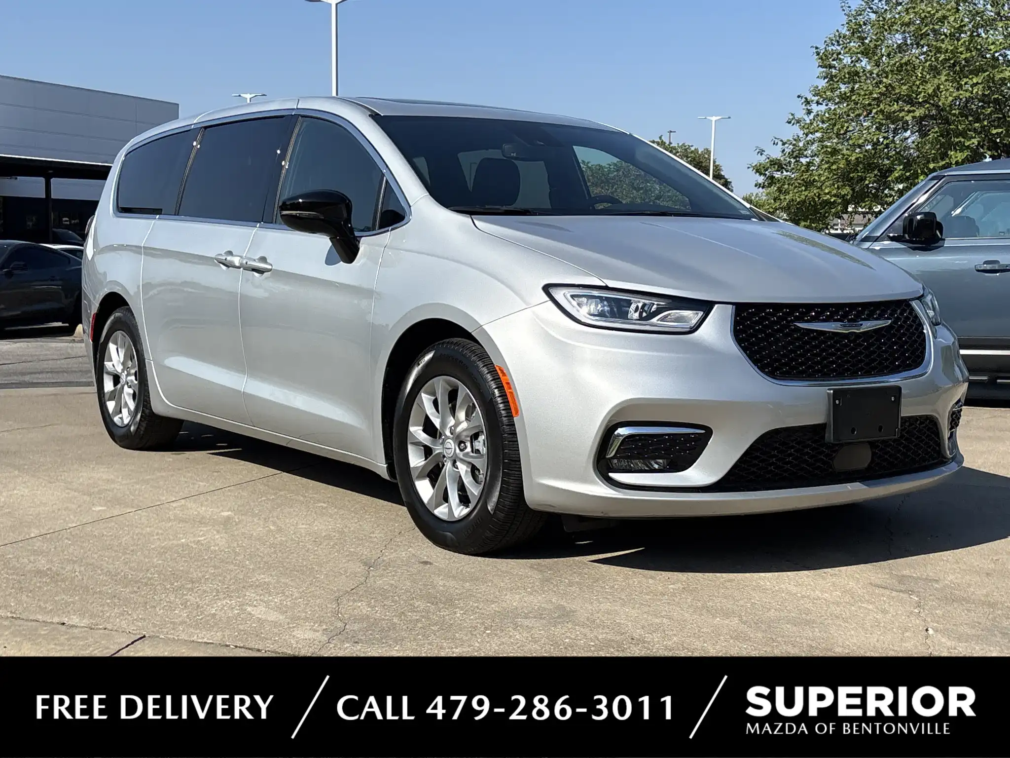 2026 Chrysler Pacifica Limited's photo