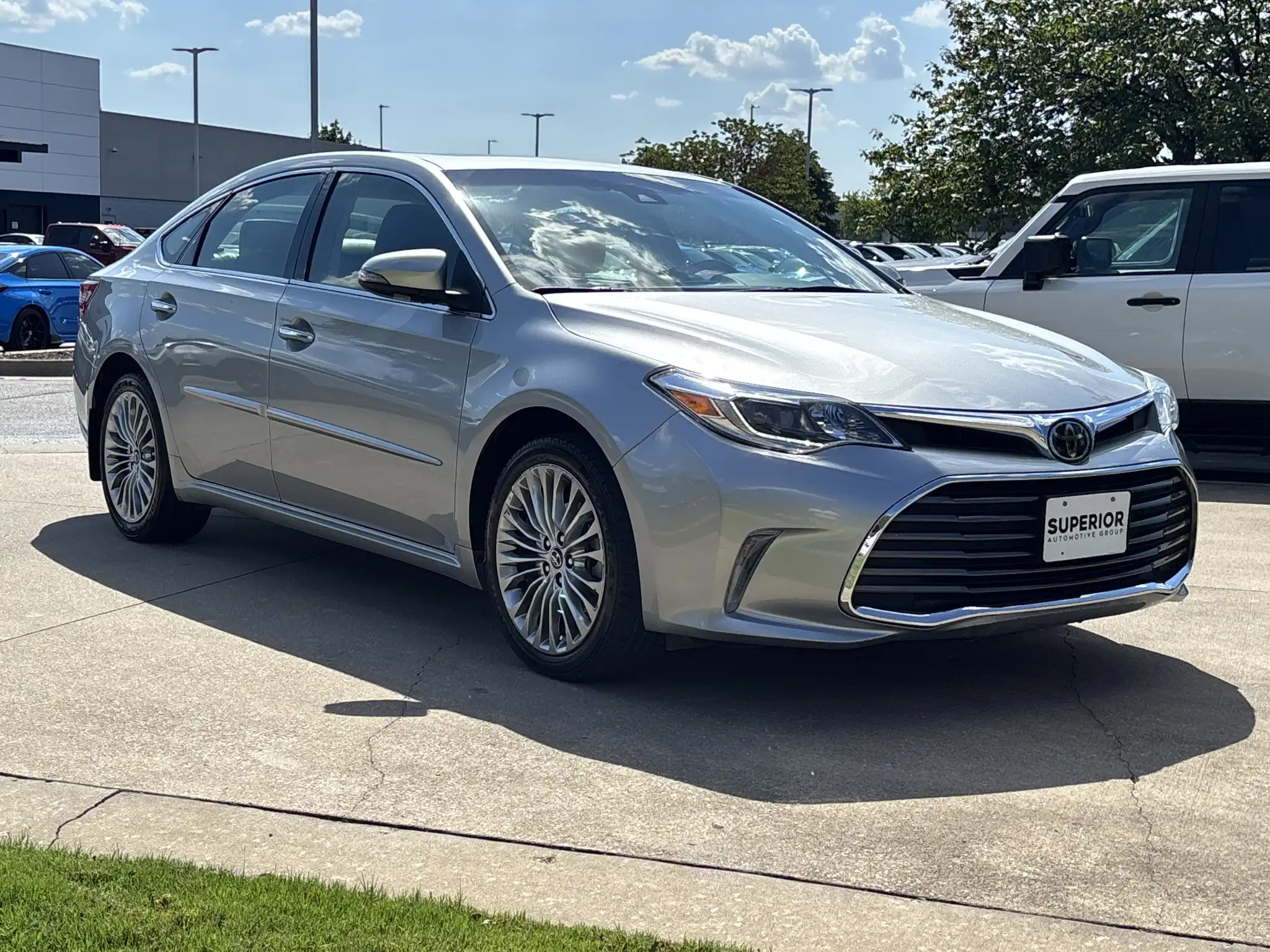 2018 Toyota Avalon Limited's photo