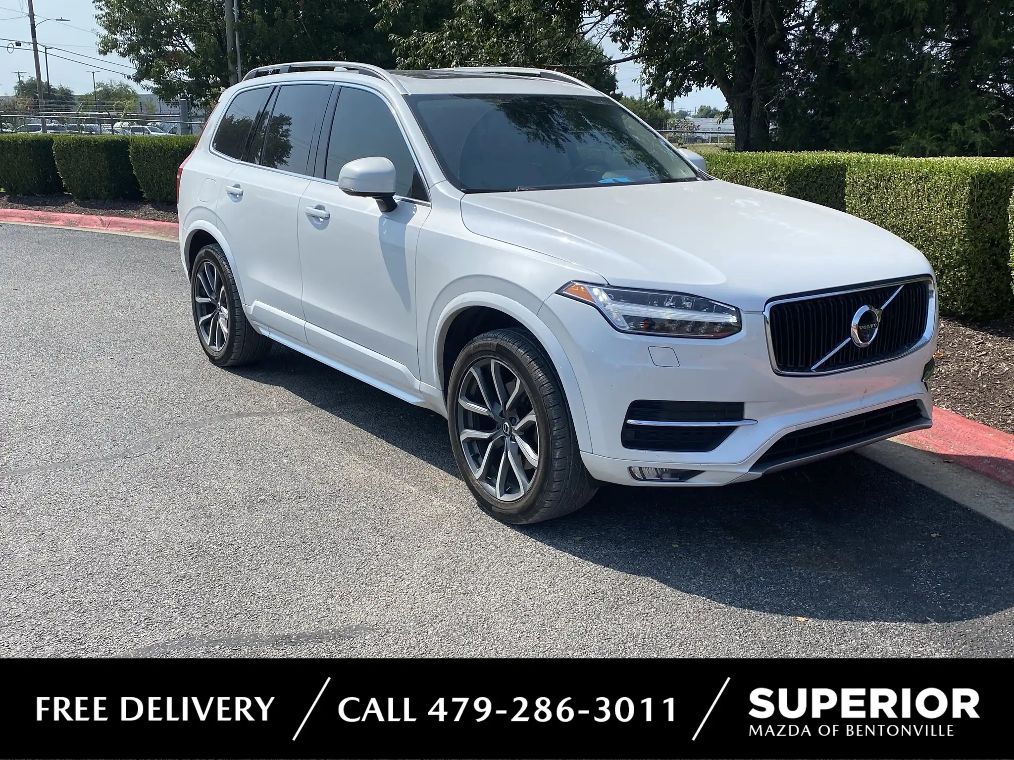 2017 Volvo XC90 T6 AWD Momentum's photo