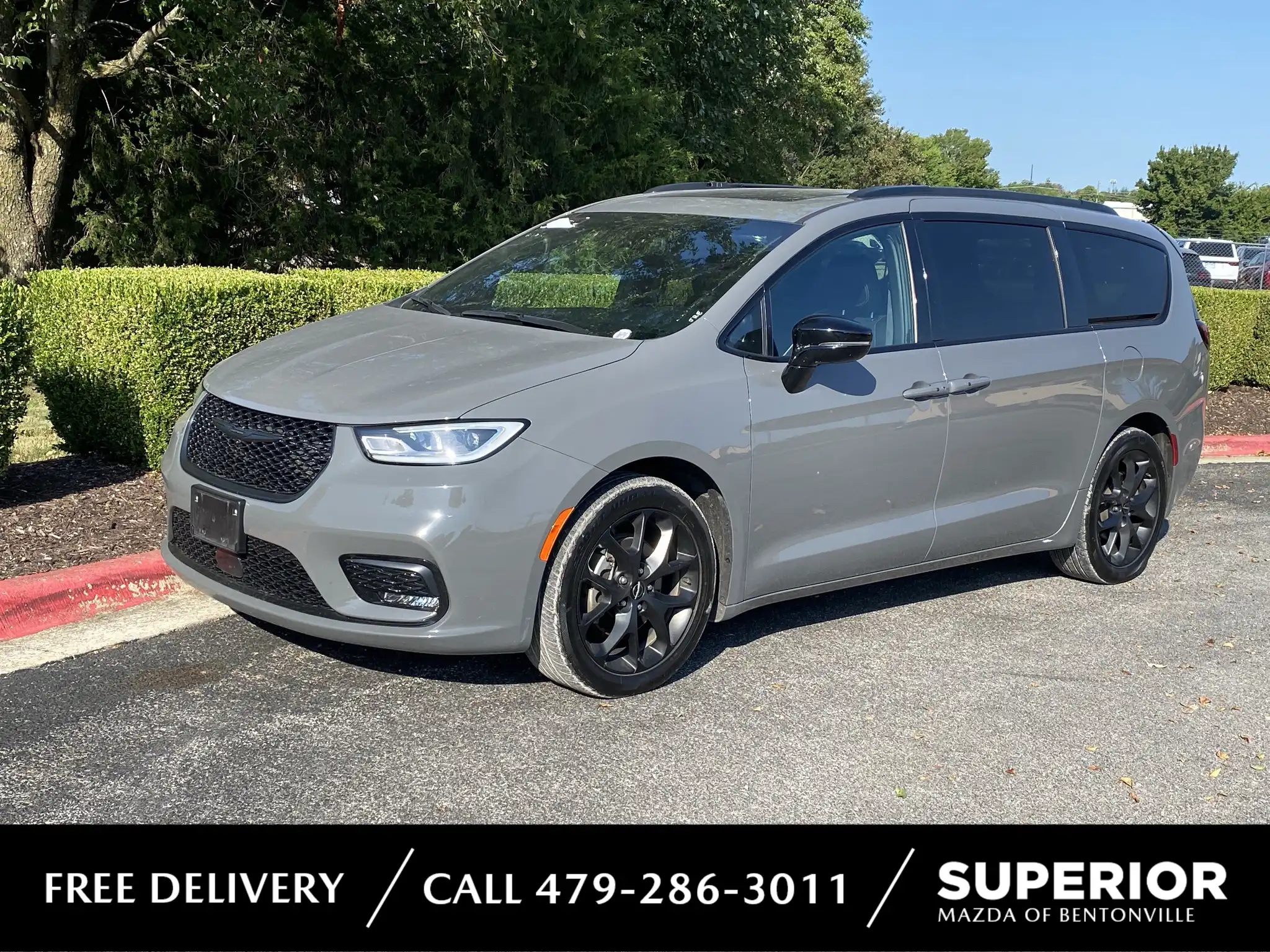 2025 Chrysler Pacifica Limited's photo